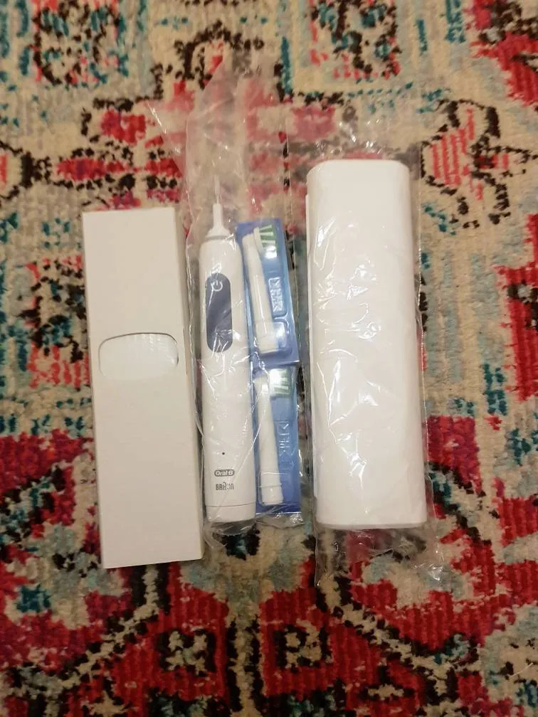 Oral B Electric Toothbrush photo 1