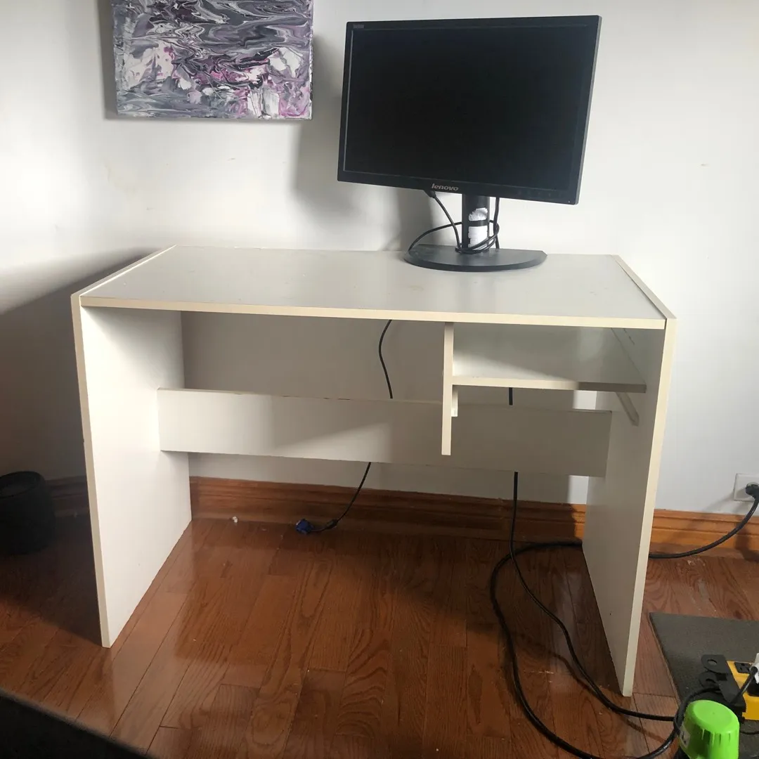 Free White Desk (40 x 21 x 28.5) Need gone asap photo 1