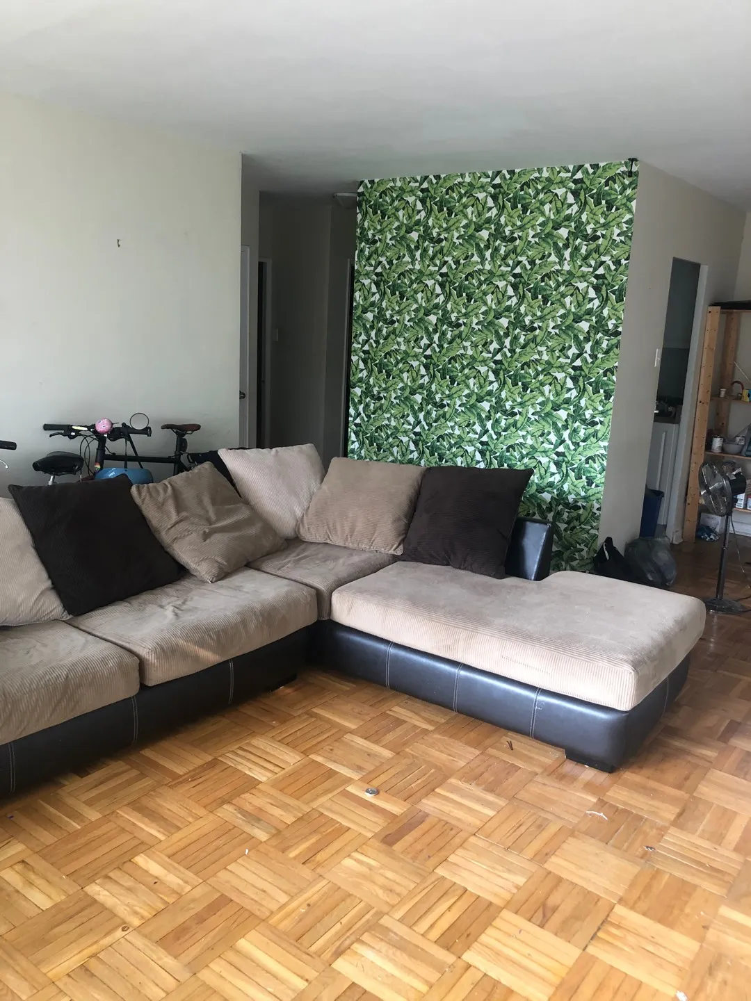 Section Sofa / L-Shapes Couch photo 1