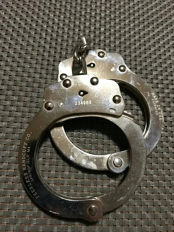 Peerless Handcuff photo 1