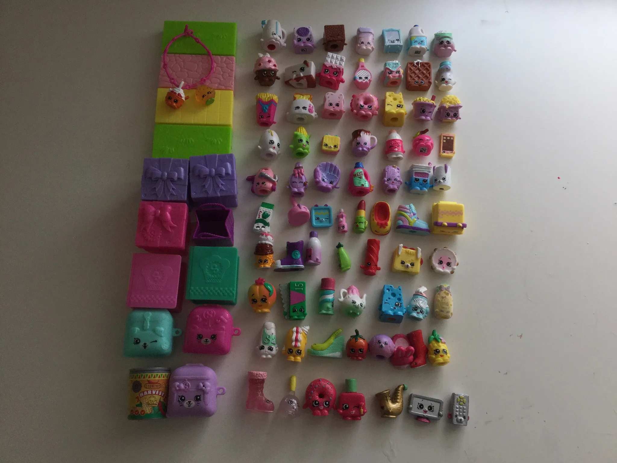 Tones of shopkins photo 1