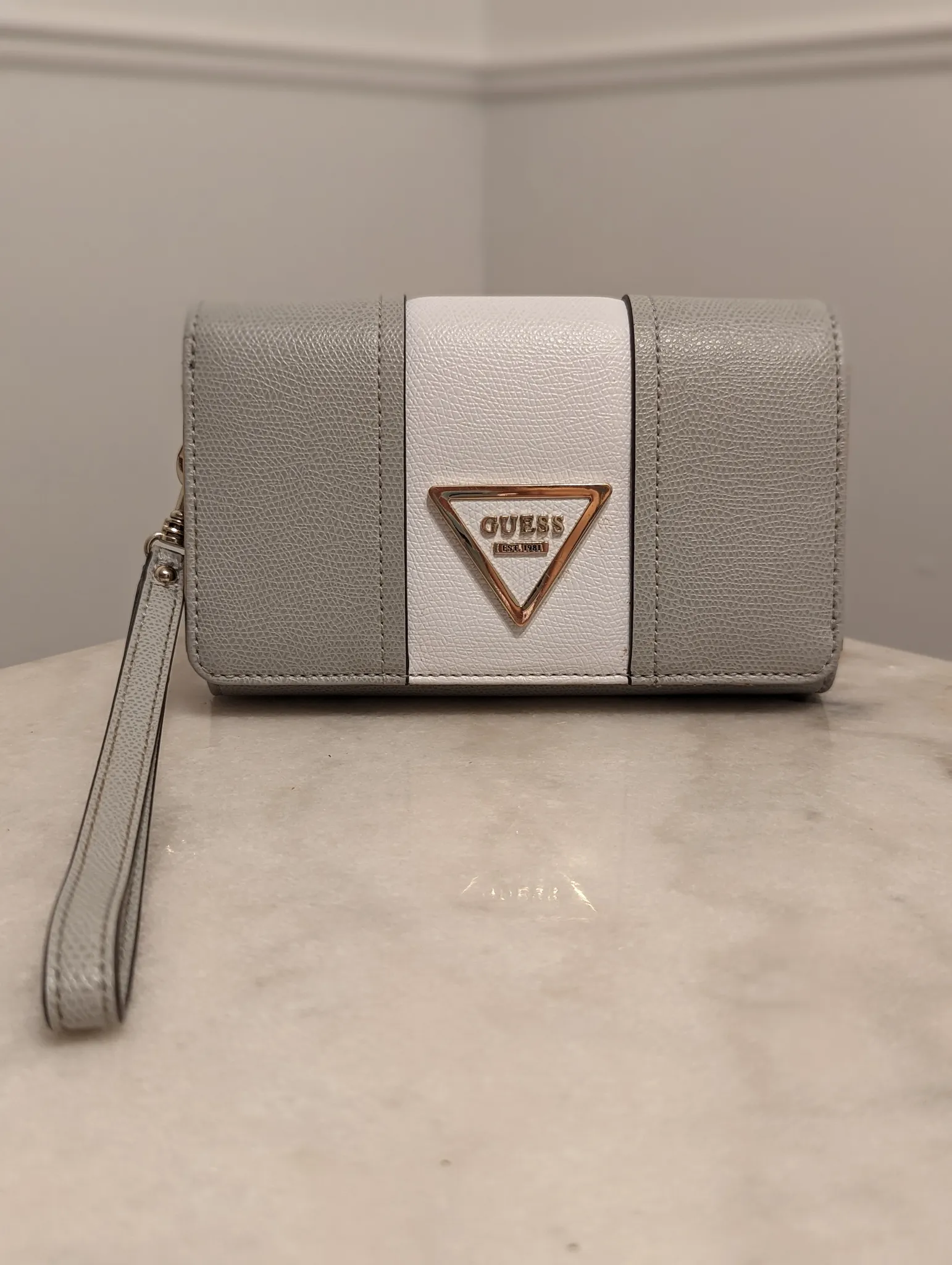 GUESS wristlet wallet photo 1