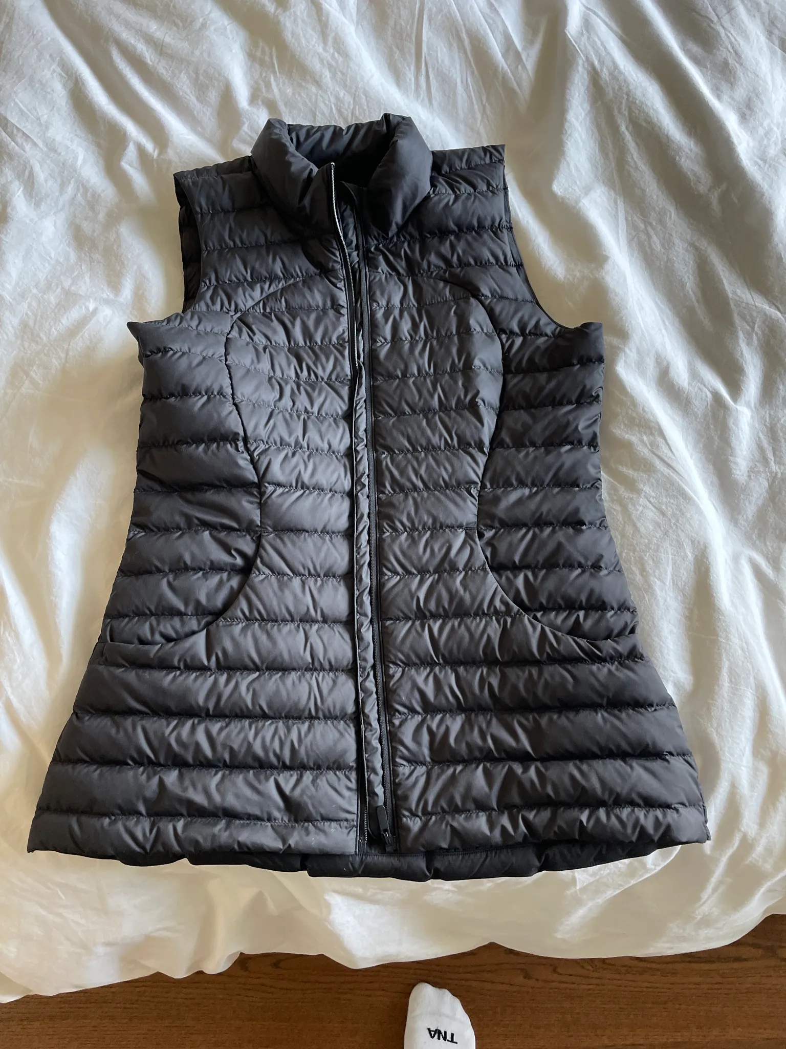 Size 4 Lulu pack it down vest  photo 1