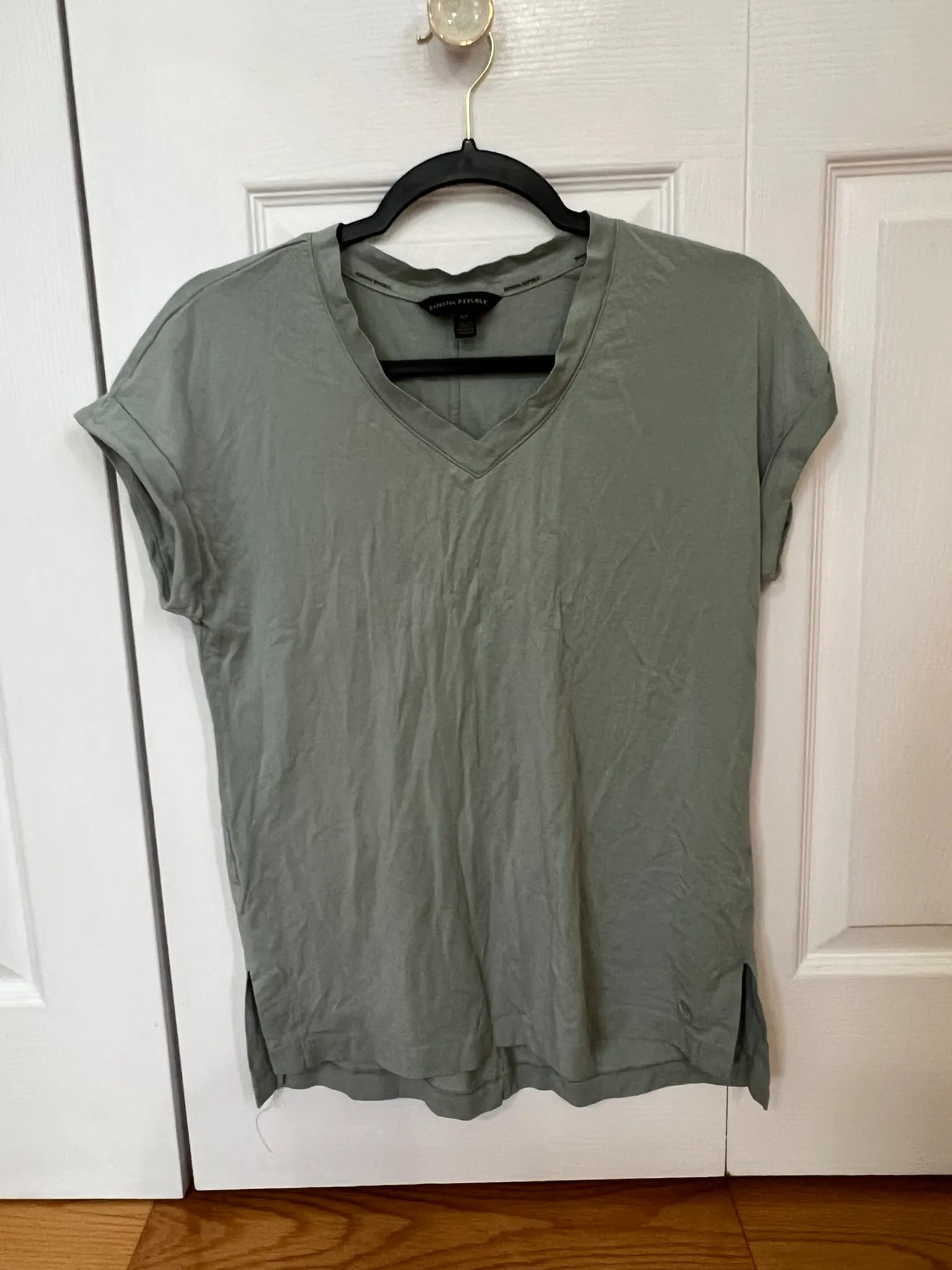 Sage Green Banana Republic T-Shirt, Small, New photo 1