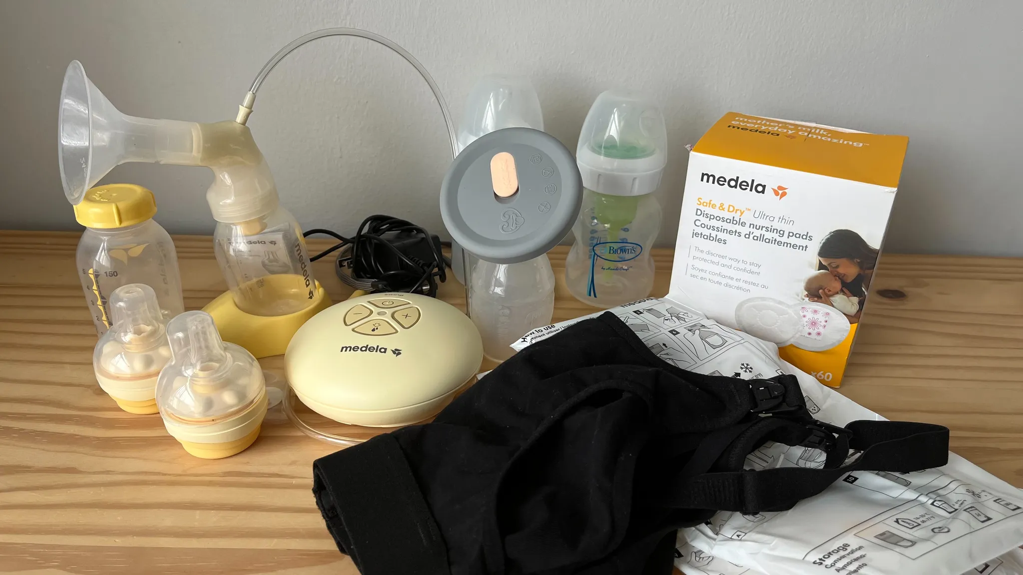 Medela & more: Everything you need to breastfeed:) photo 1