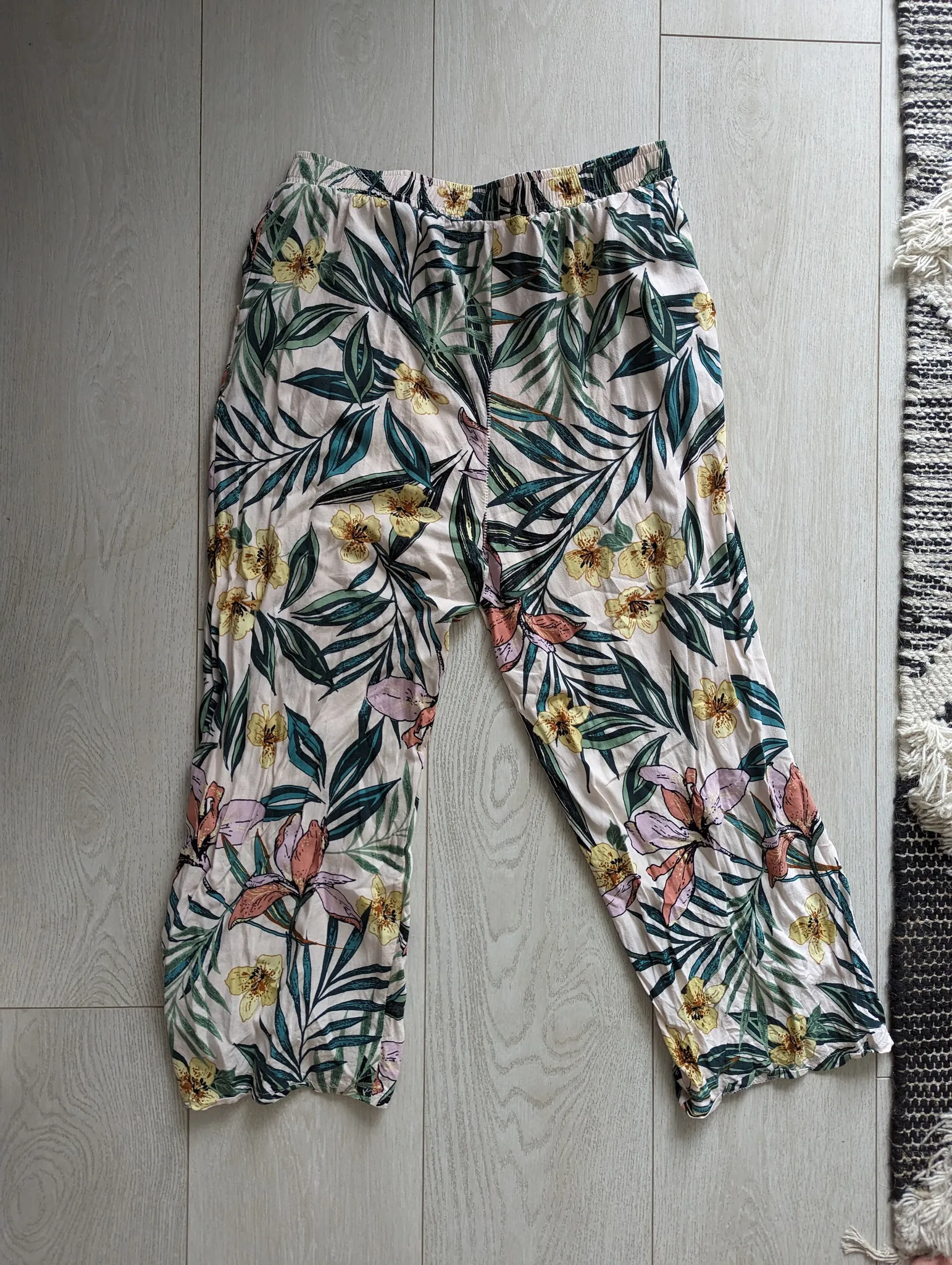 🚫Capri Pants - Size S photo 1