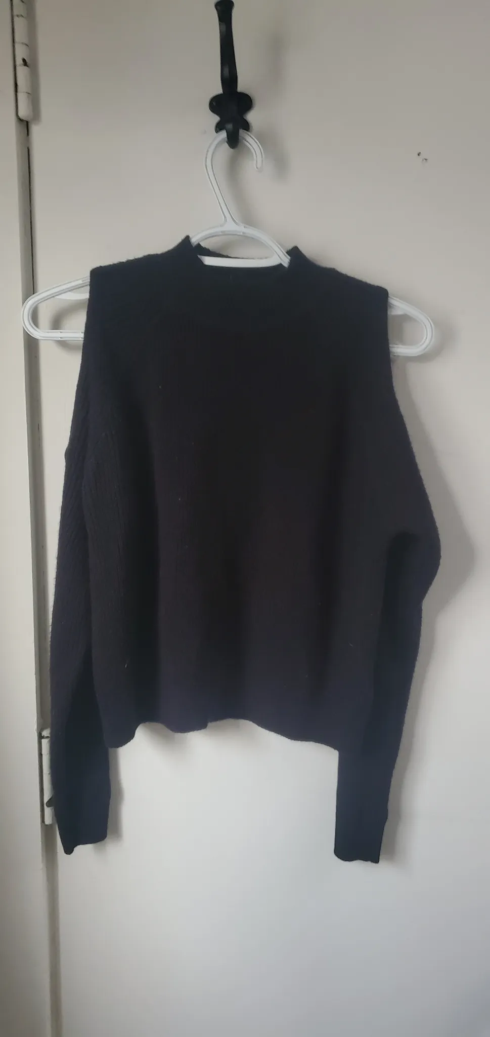 Shoulderless black knit photo 1
