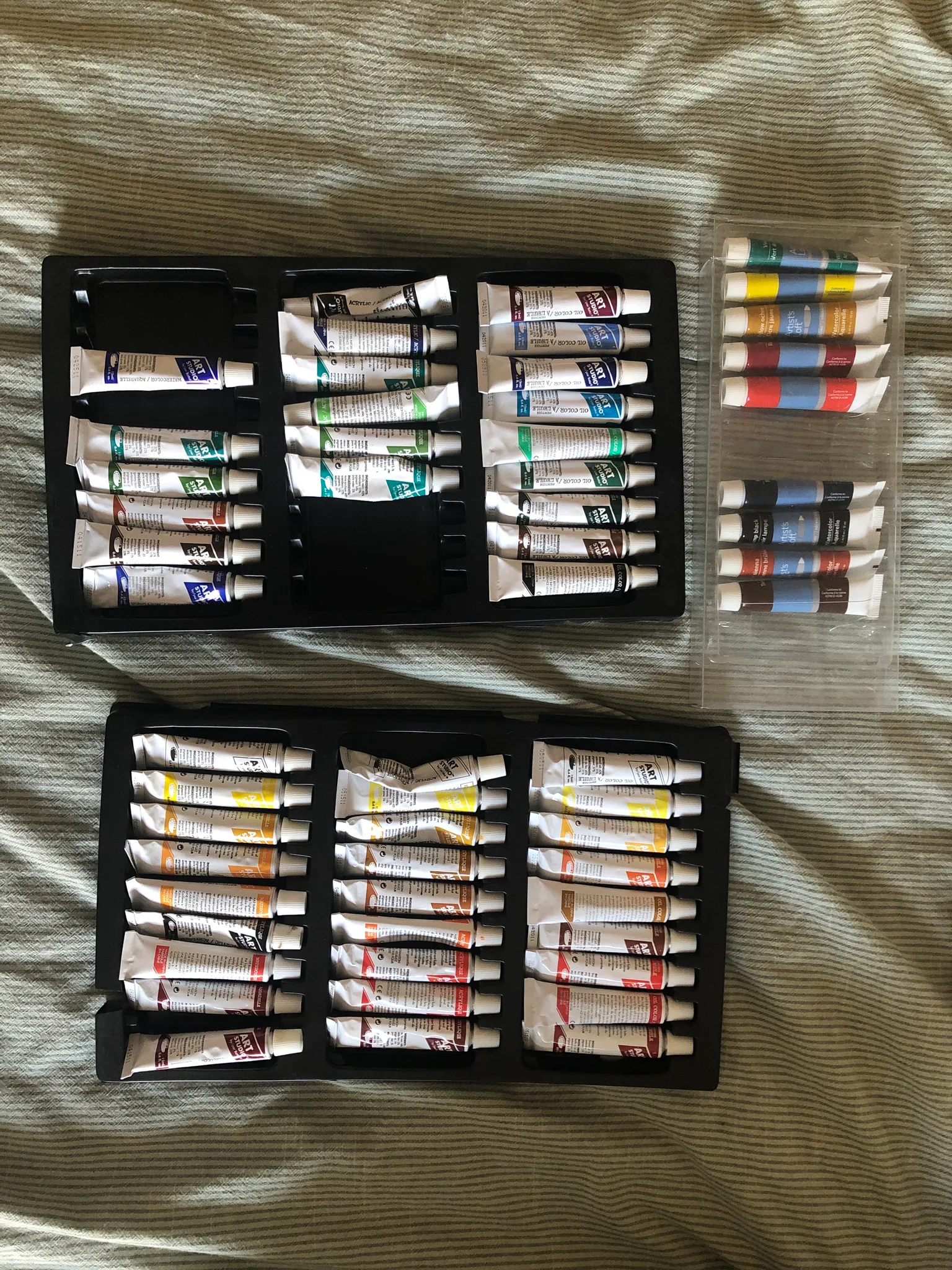 Paints photo 1