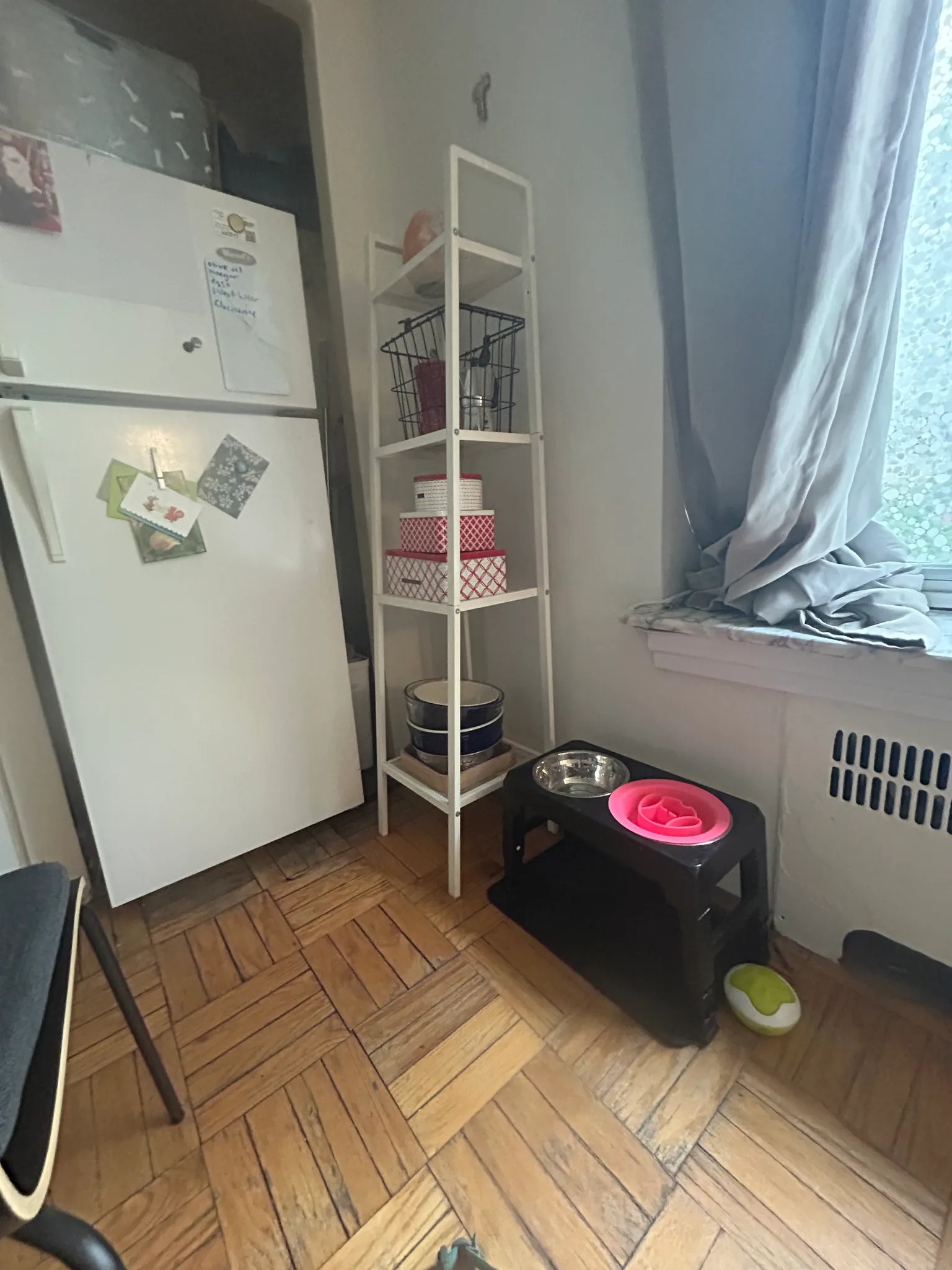White Plant stand/shelf  photo 1