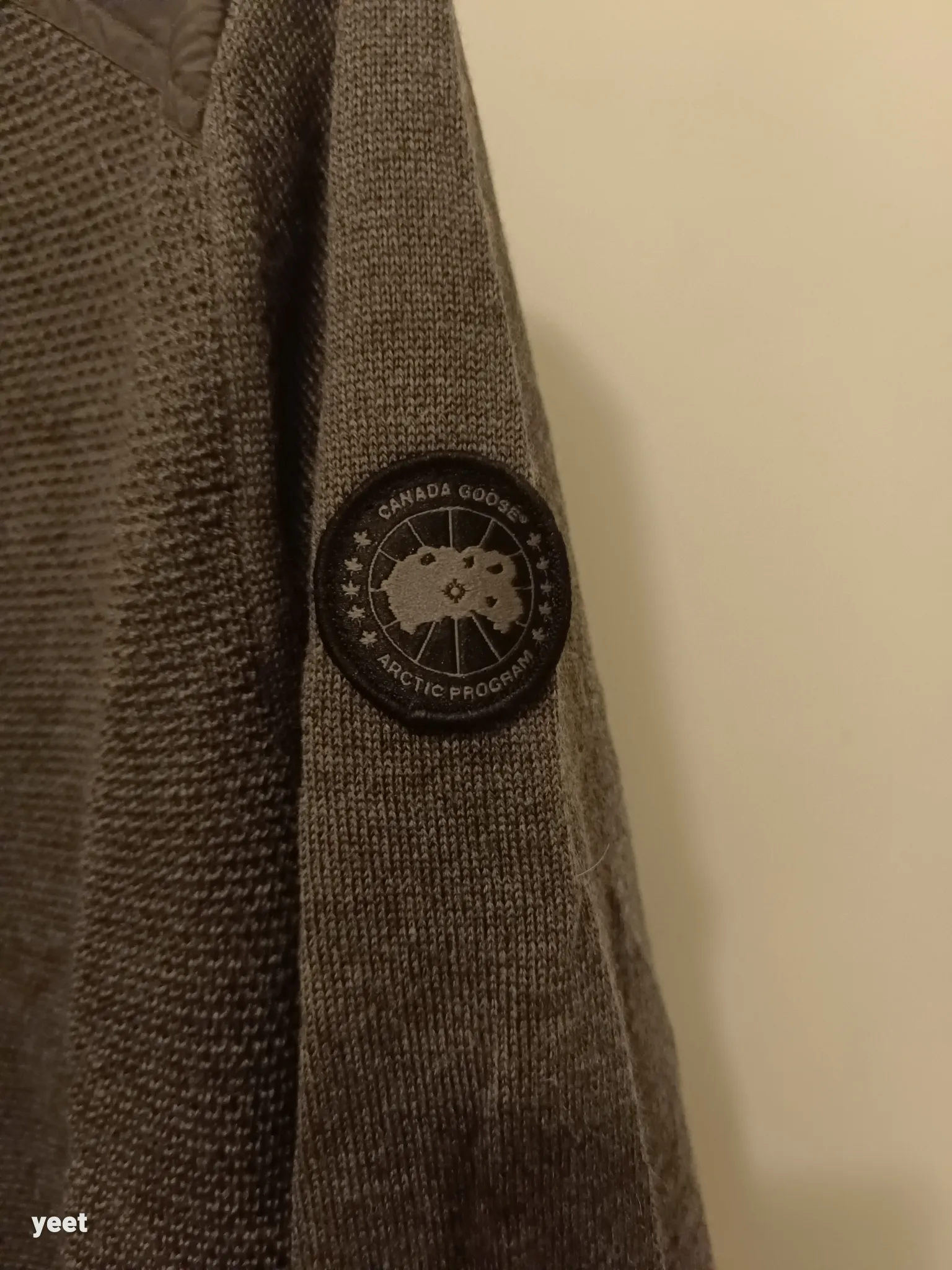Canada goose black label McLeod v neck men's med 10/10condtion   photo 1