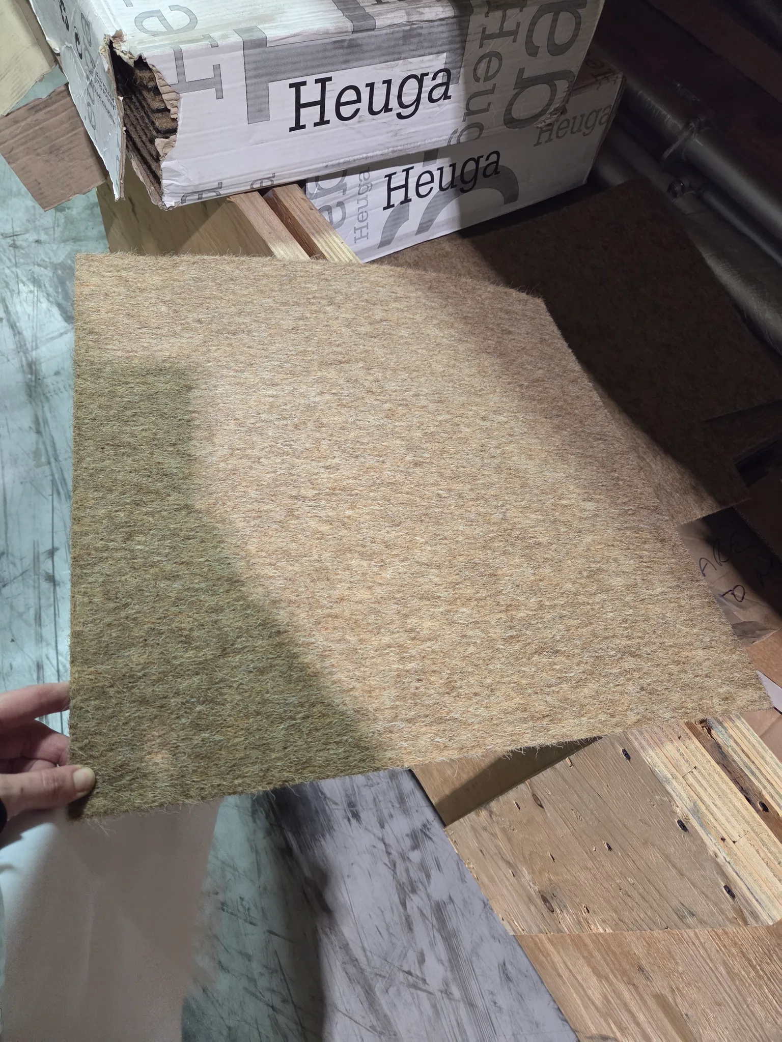 160 "Carpet tiles" fiberous  photo 1