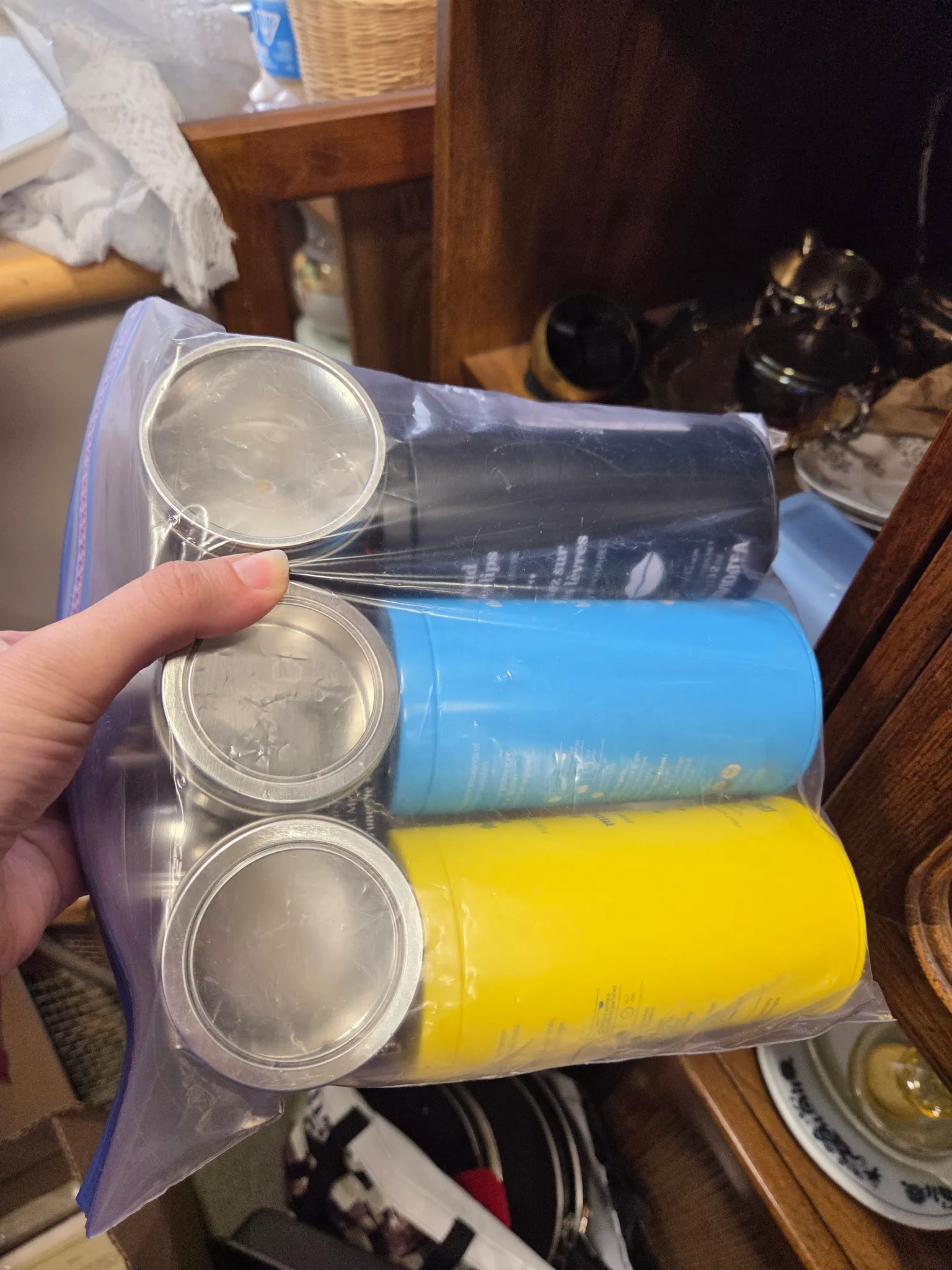 🌈♻️🎈Empty tea canisters photo 1