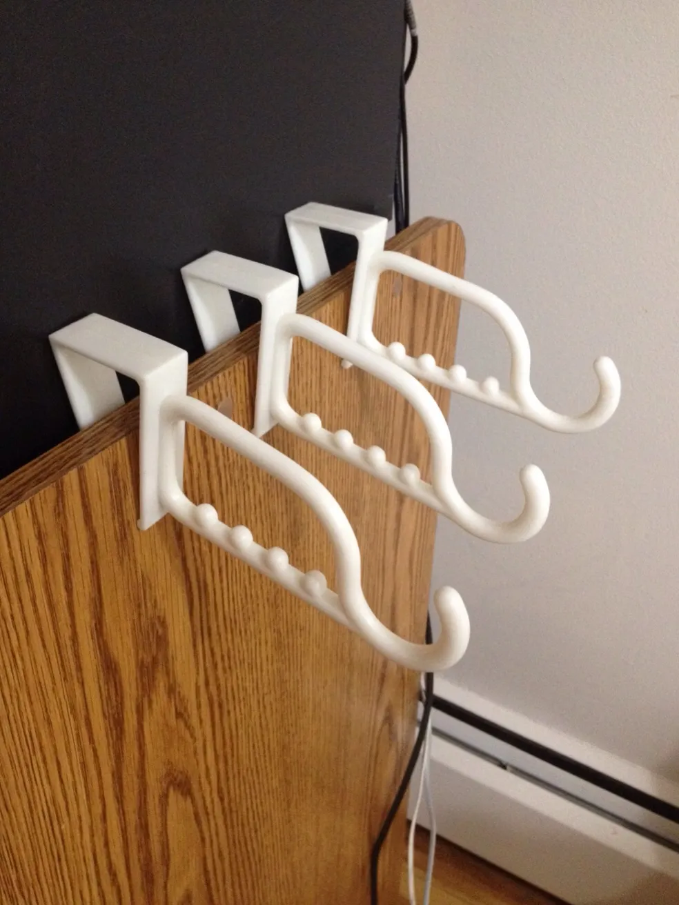 3 hangers photo 1