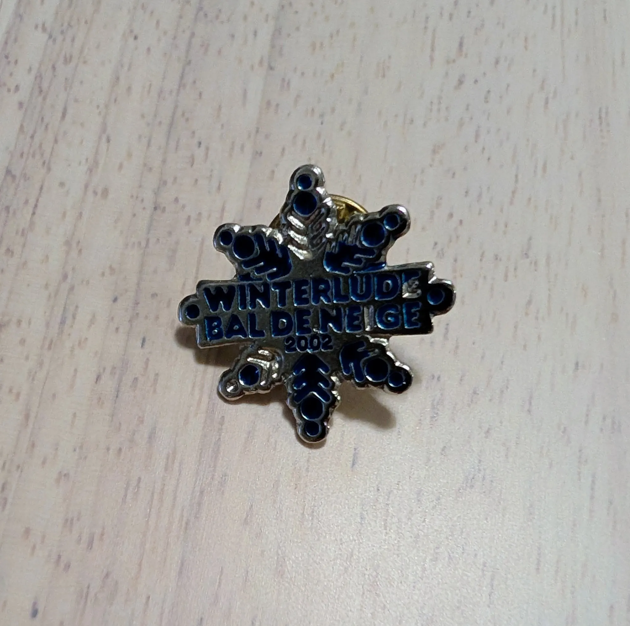 Brand New Winterlude Bal de Neige 2002 Pin photo 1