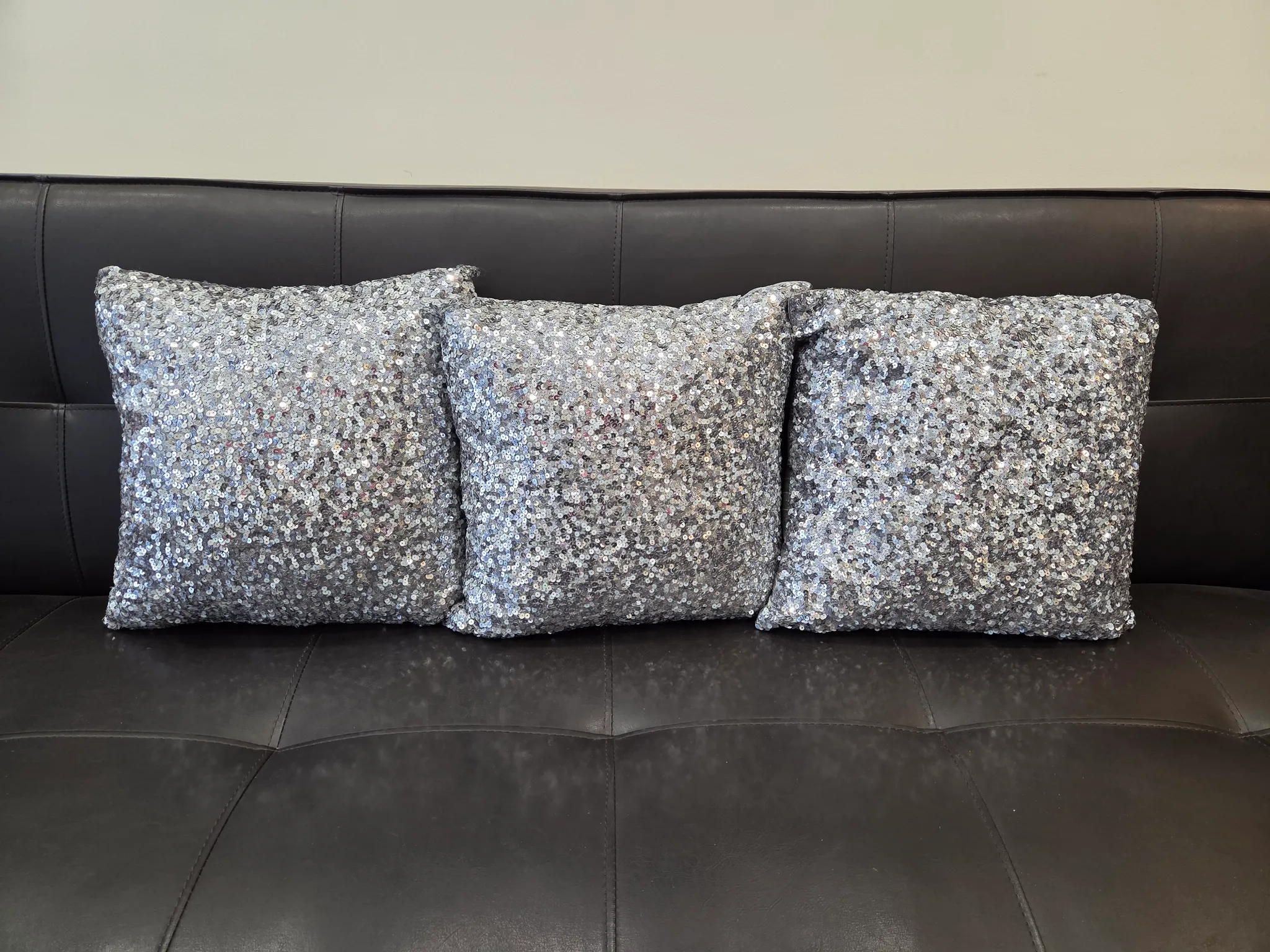 3 Silver sequins pillows photo 1