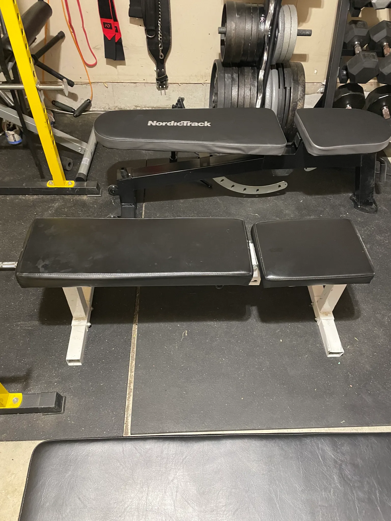 Used weight bench. photo 1
