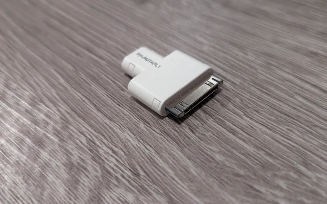 White Adapter for Apple Devices photo 1