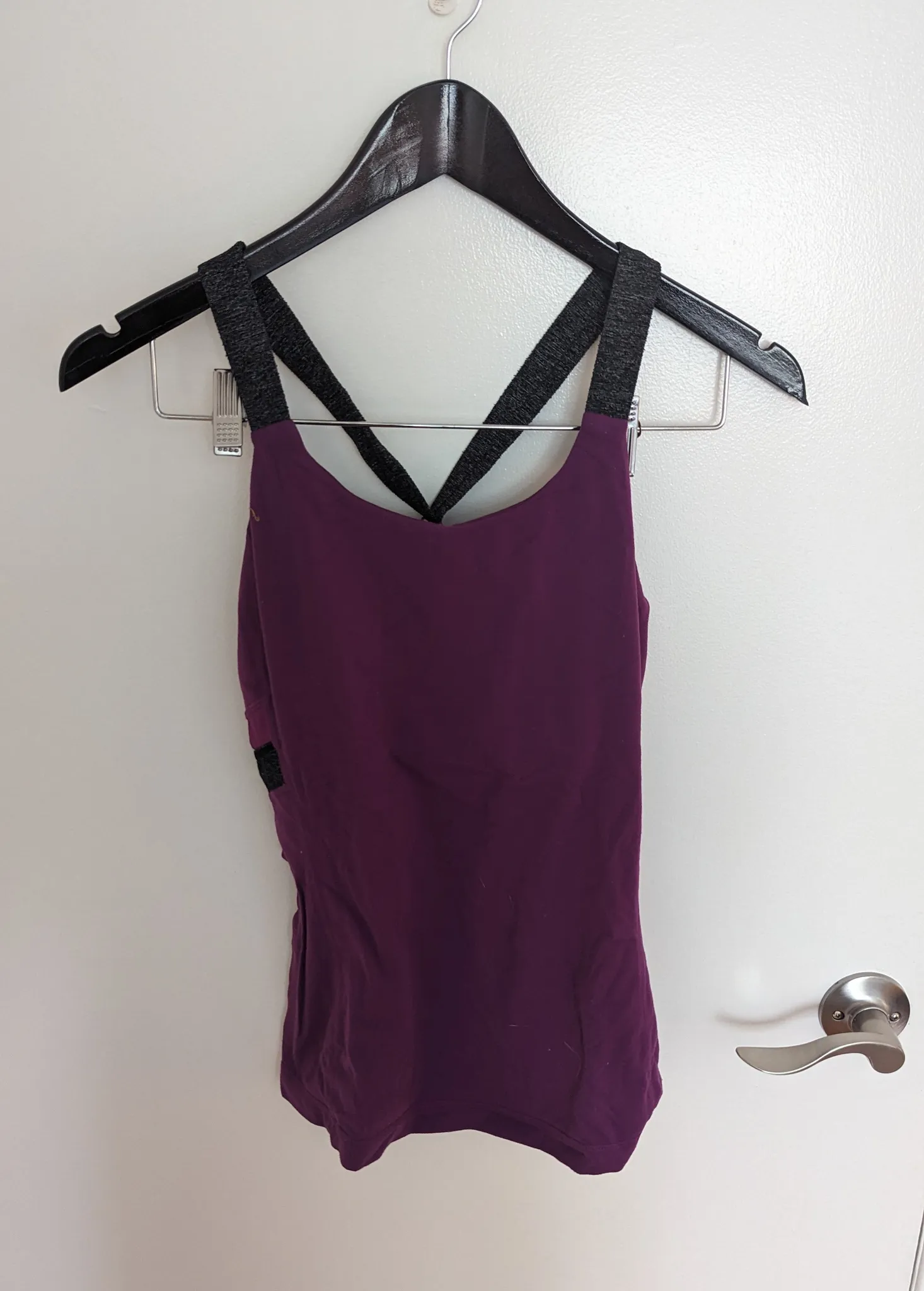 Women's Lululemon Work Out Tank with Built in Bra - Size 6 photo 1