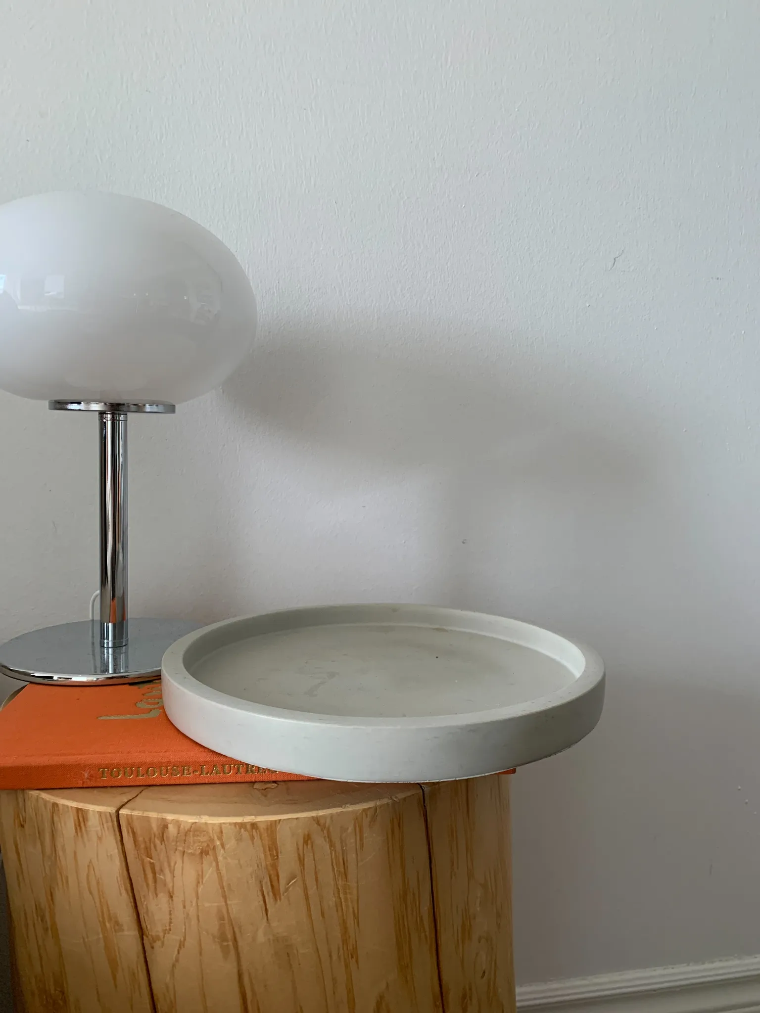 Circular coffee table tray photo 1