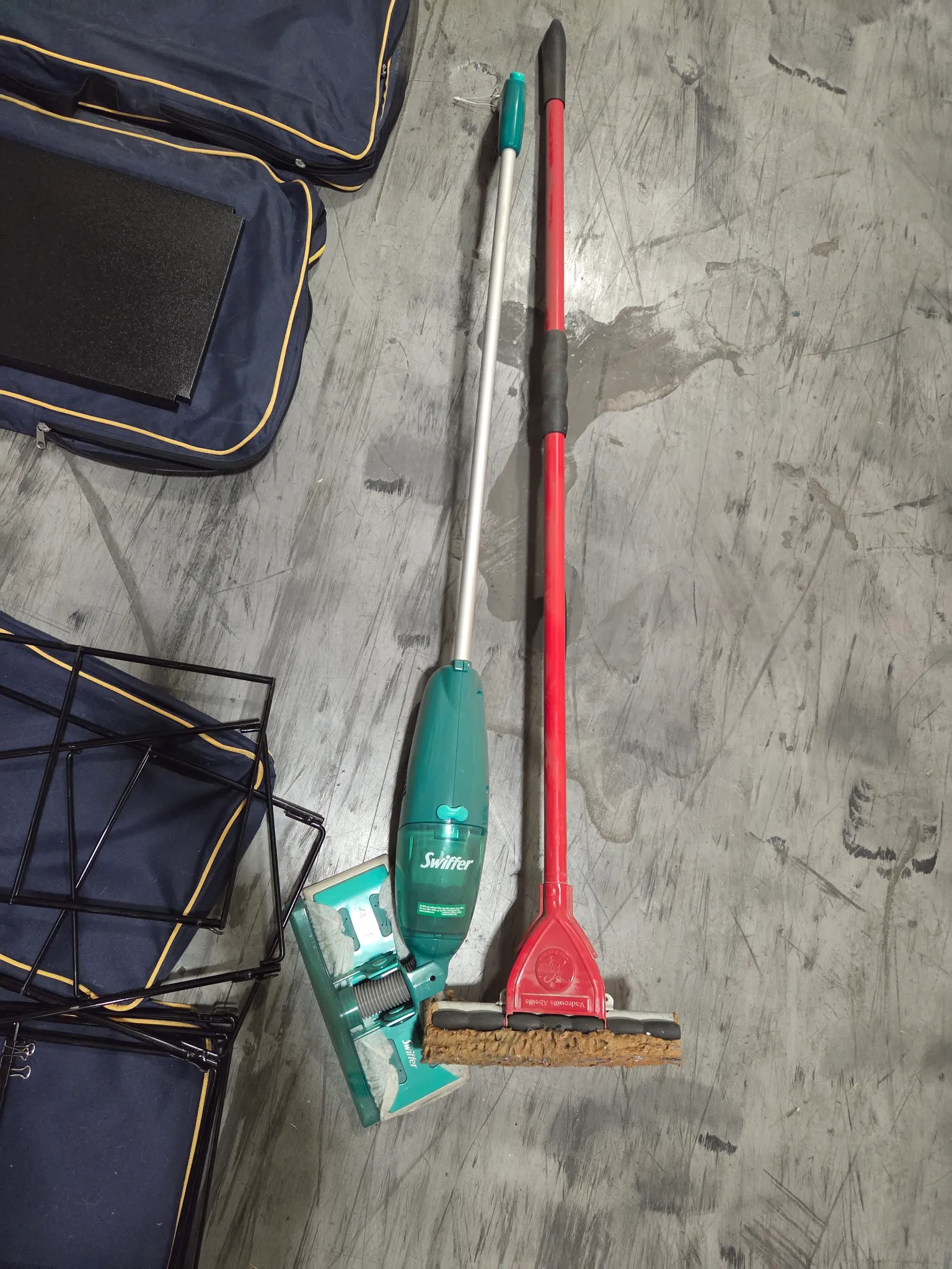 Free mop🎈🌈♻️Swiffer too photo 1