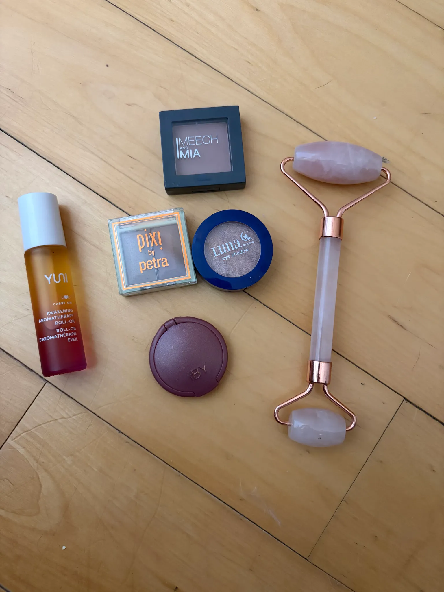 Rose facial roller & unopened makeup  photo 1