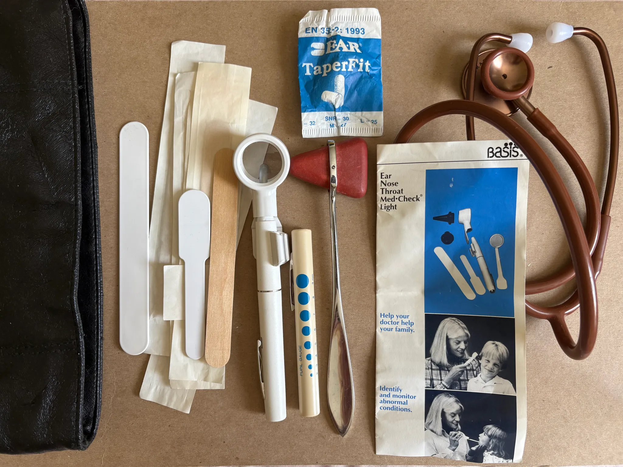 Basis Medical Examination Kit with Stethoscope photo 1
