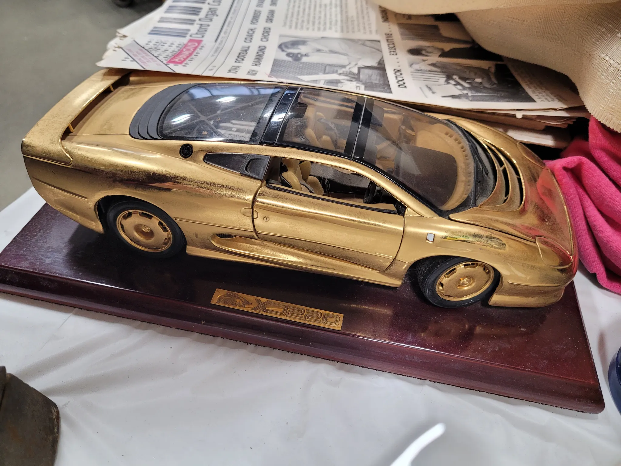 Gold Jaguar XJ220 Collectible Model Car photo 1