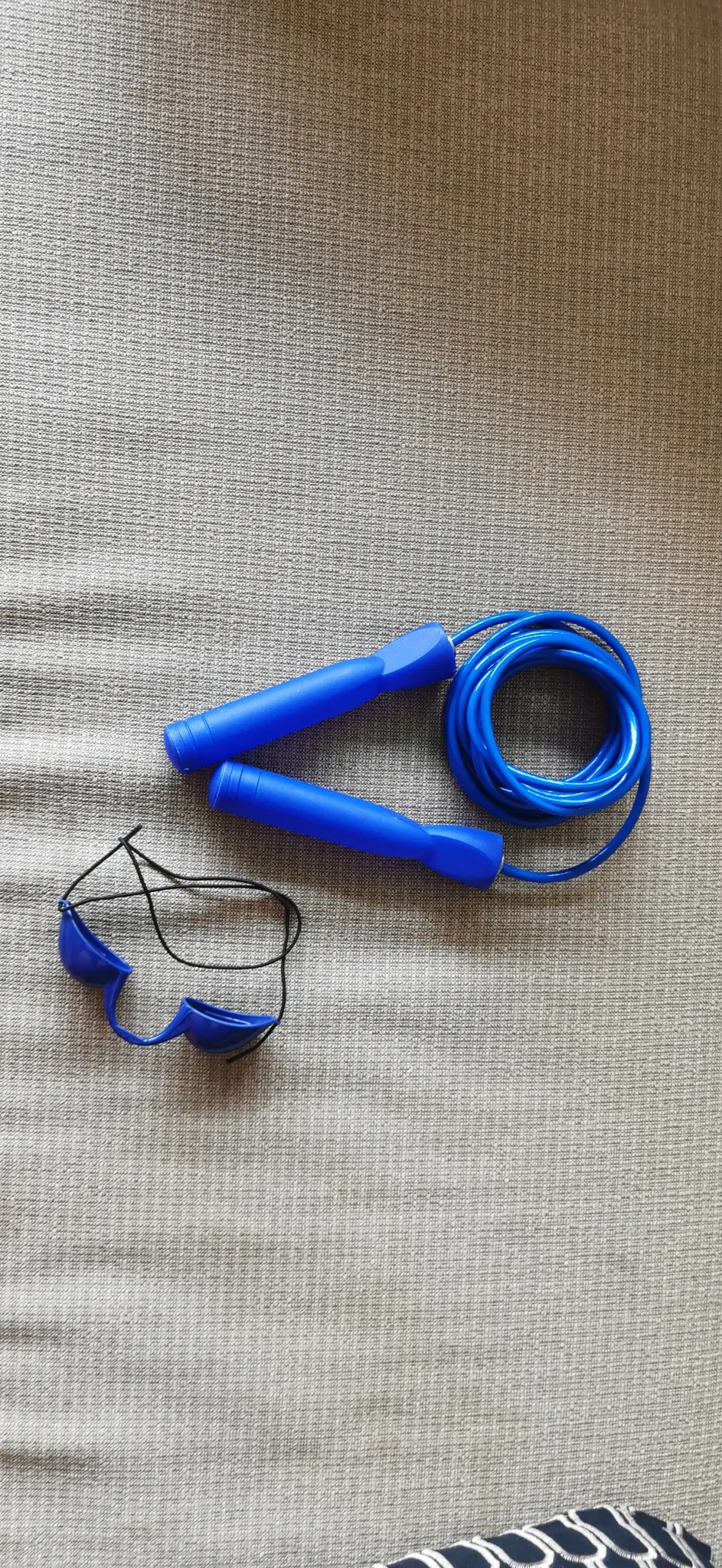 Skipping rope and tanning goggles photo 1