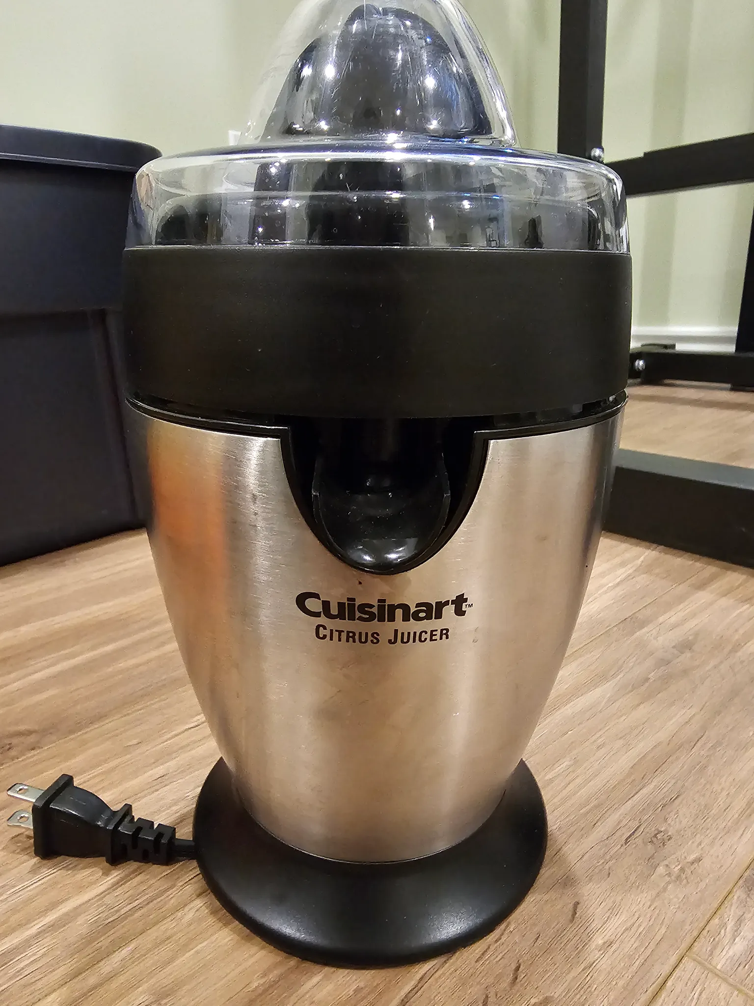Cuisinart electric citrus juicer photo 1