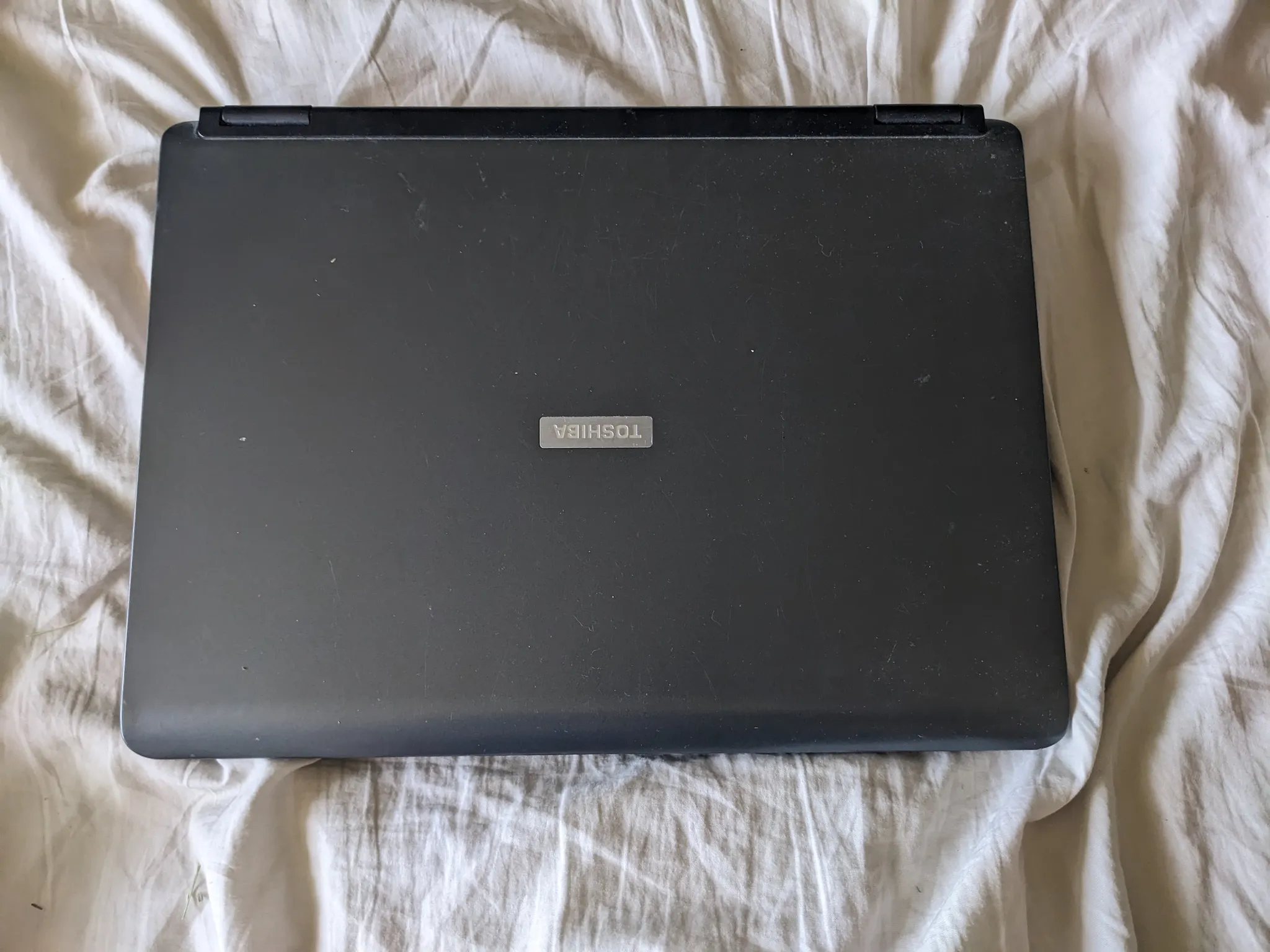 BROKEN LAPTOP photo 1