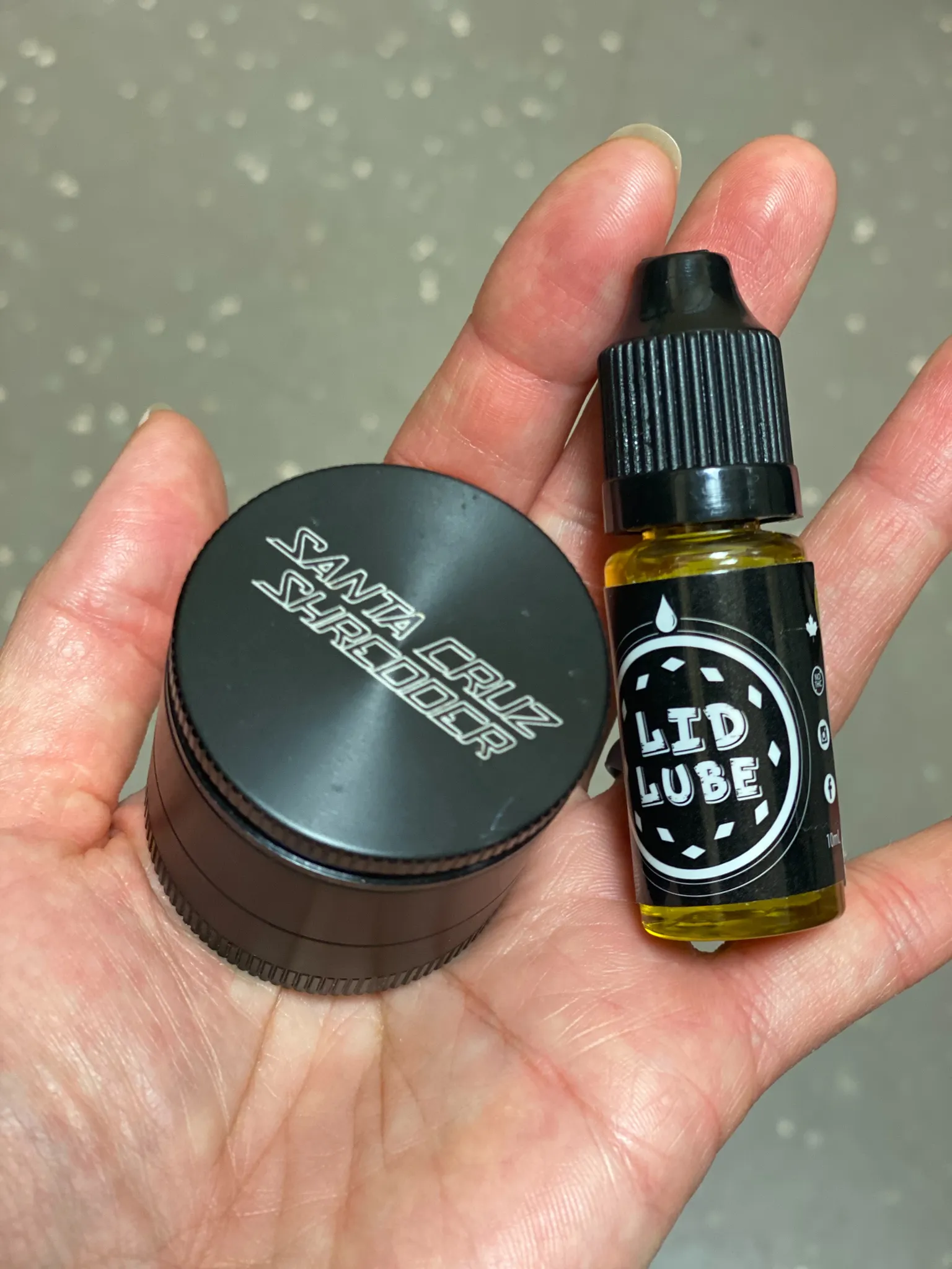 Santa Cruz shredder (grinder + lid lube set) photo 1