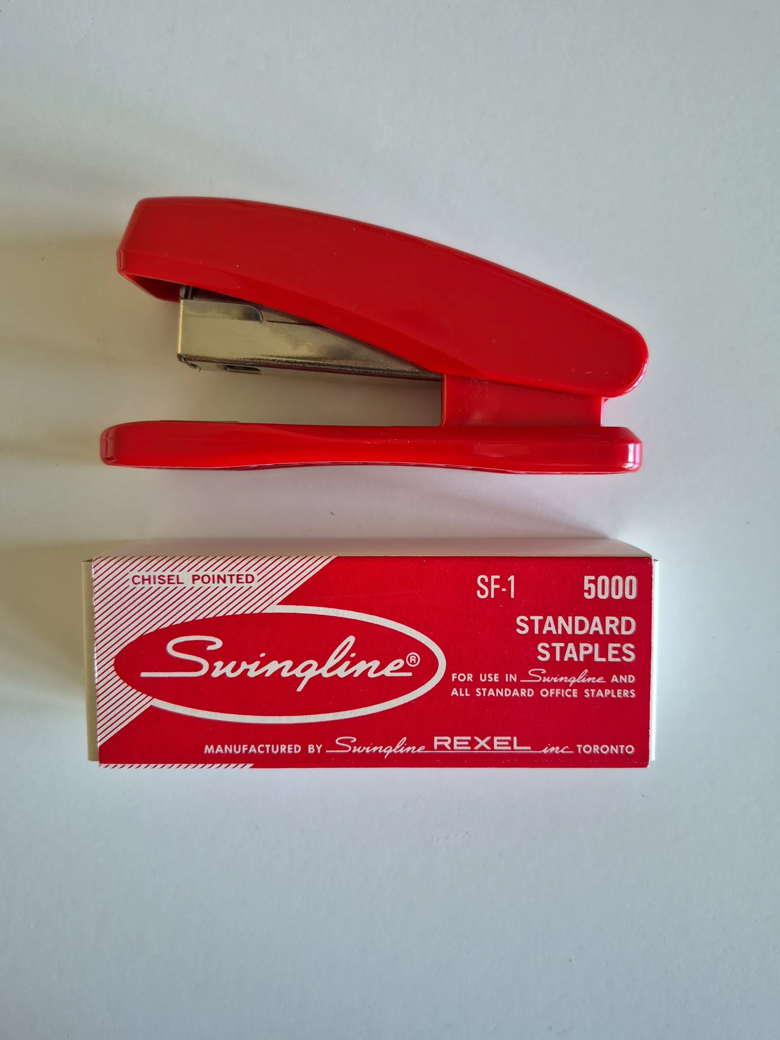 Stapler ➕ Full Box Staples photo 1