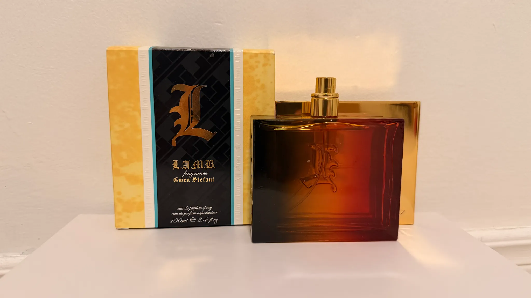 Perfume  photo 1