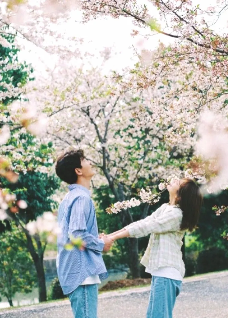ISO/ newly engaged couple for photoshoot photo 1