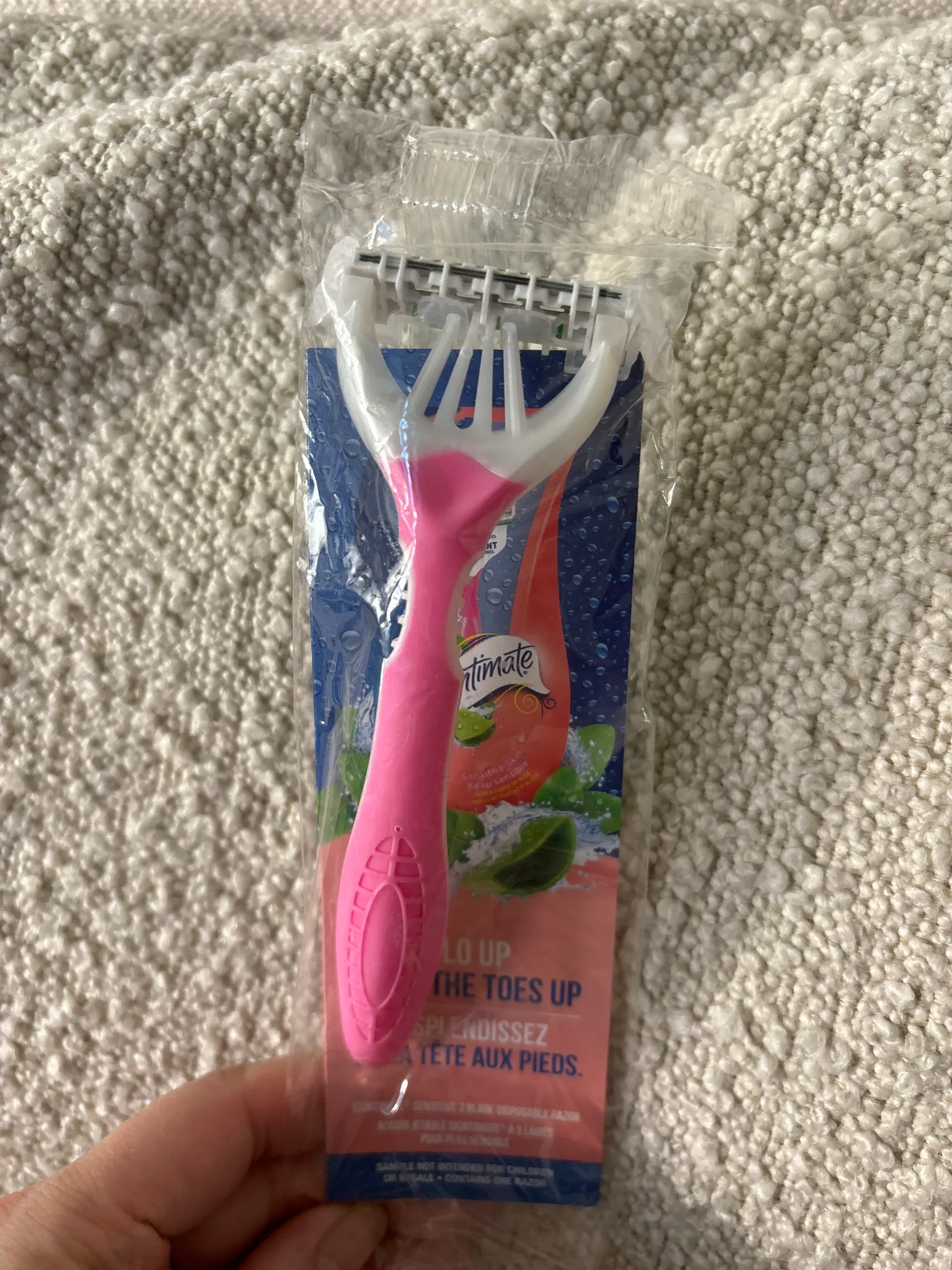 BNIB razor 3 blade skintimate  photo 1