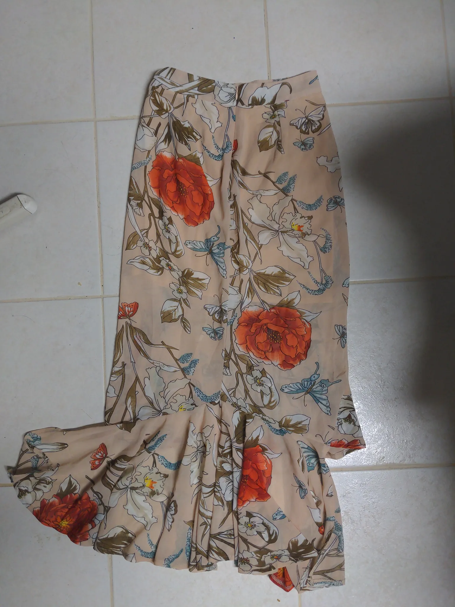 Back of pretty asymmetrical skirt photo 1