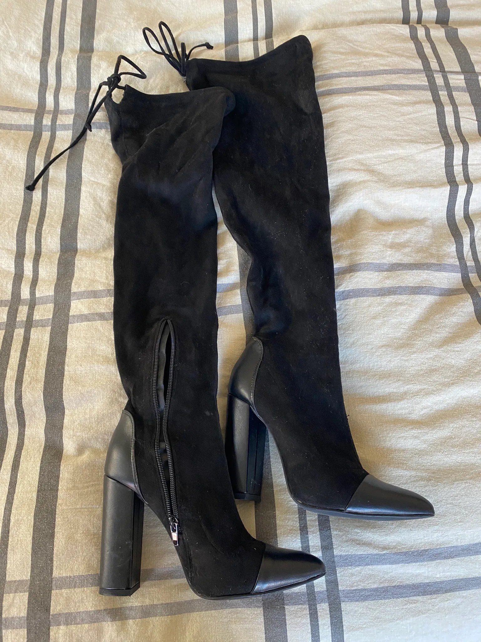 Over-the-knee boots  photo 1