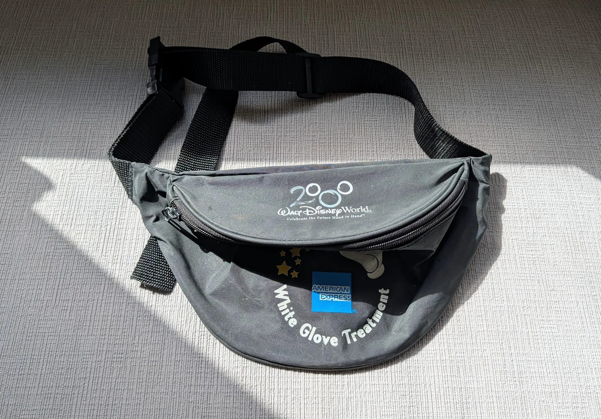 Walt Disney World 2000 American Express Fanny Pack photo 1