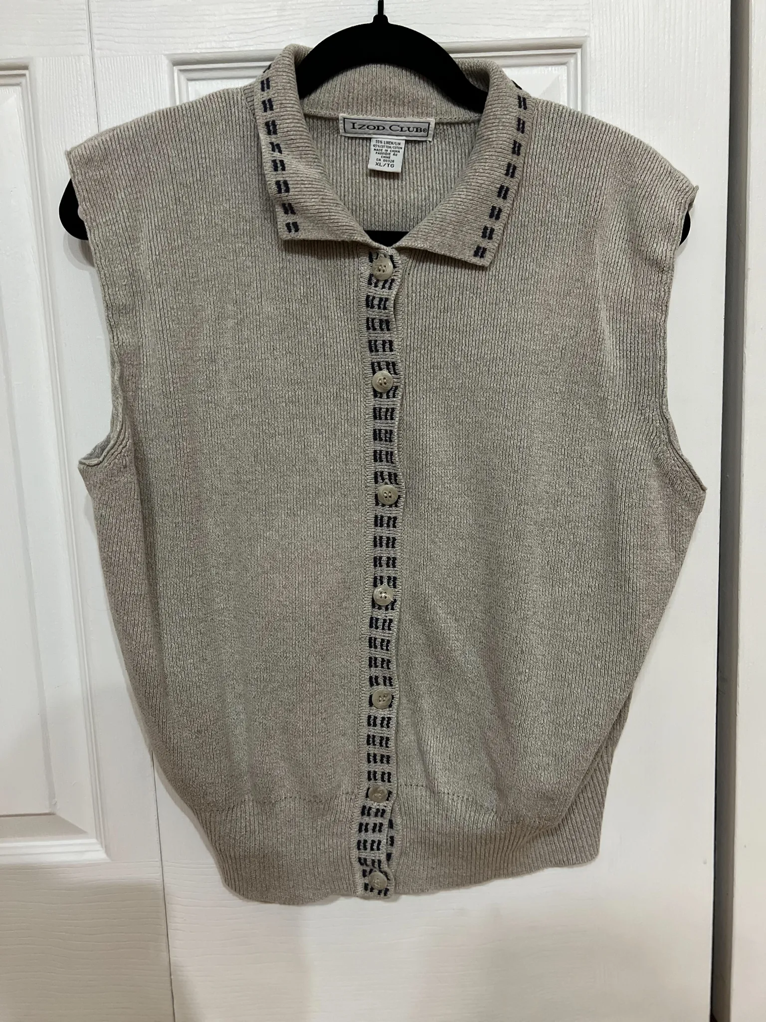 Beige Izod Club Vest, Women’s XL photo 1