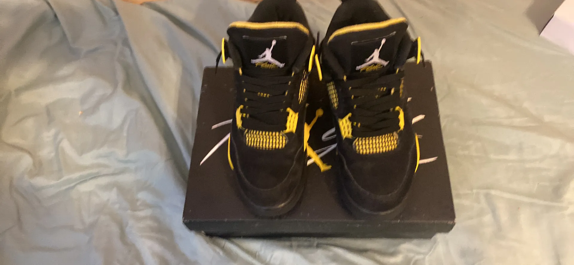 Jordan 4 Yellow Thunder photo 1