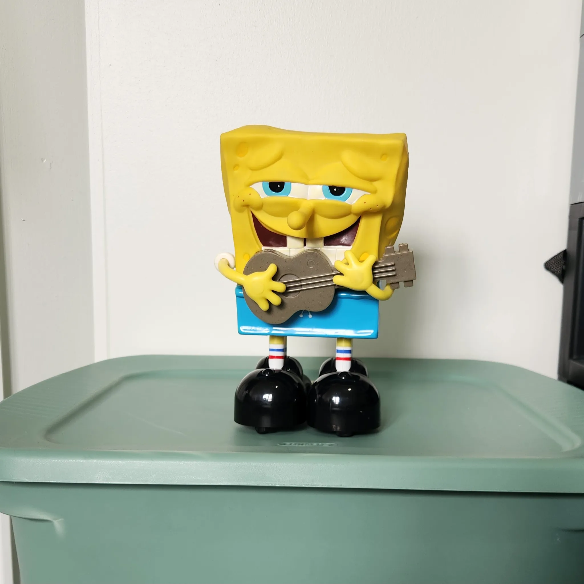 Spongebob ripped pants singing toy photo 1
