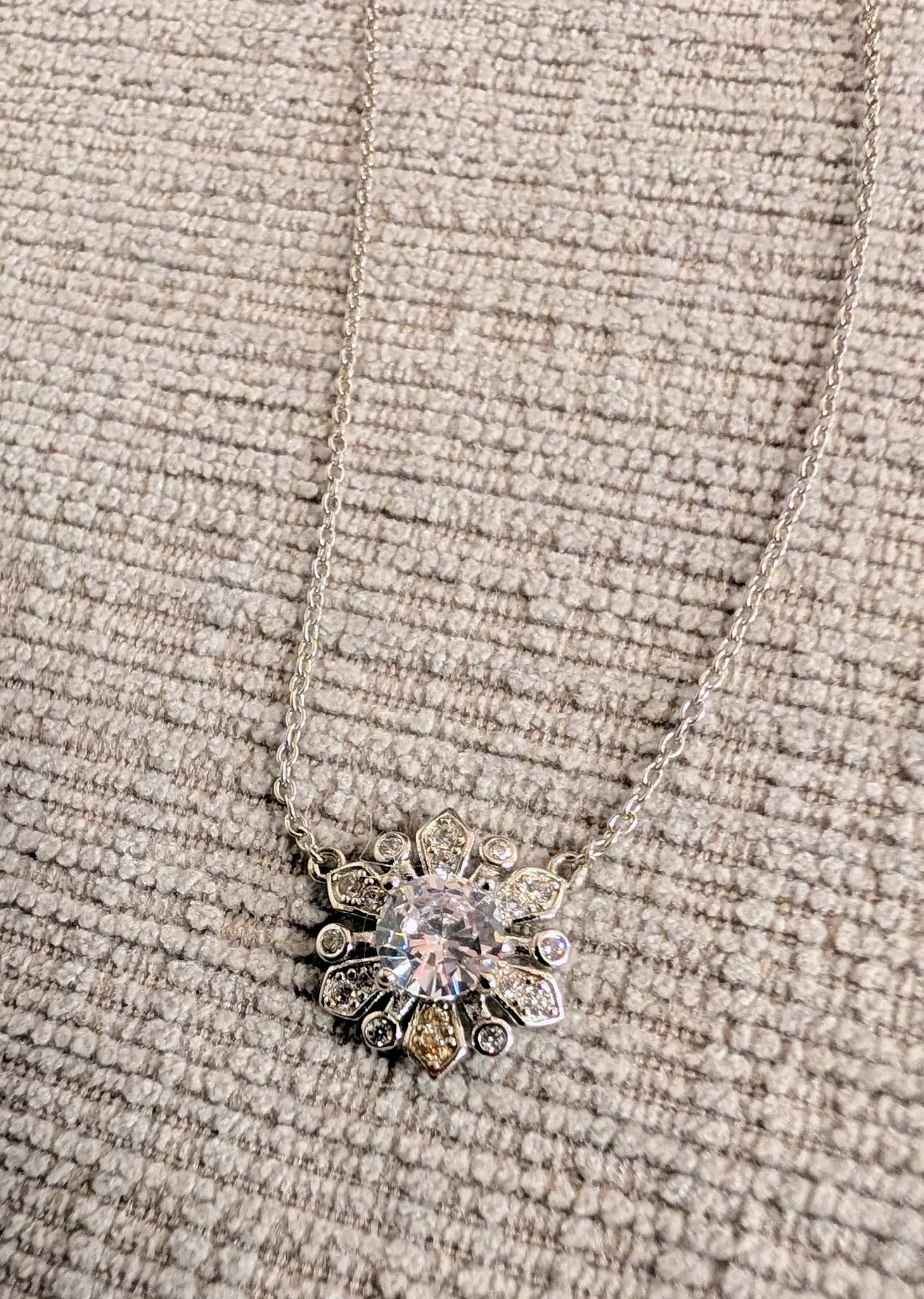 Brand New with Tags Silver Snowflake Pendant Necklace photo 1