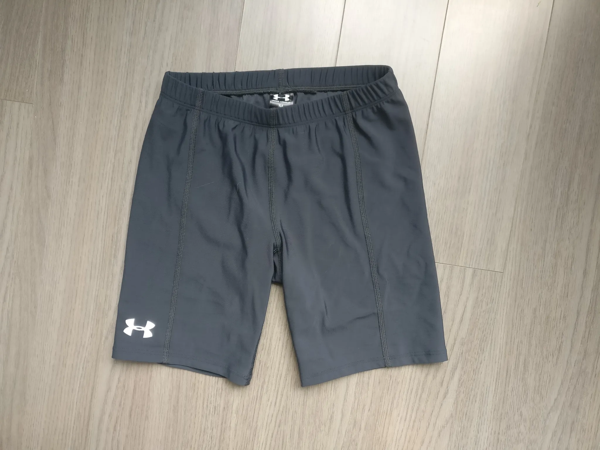 UnderArmour Compression Shorts YLG photo 1