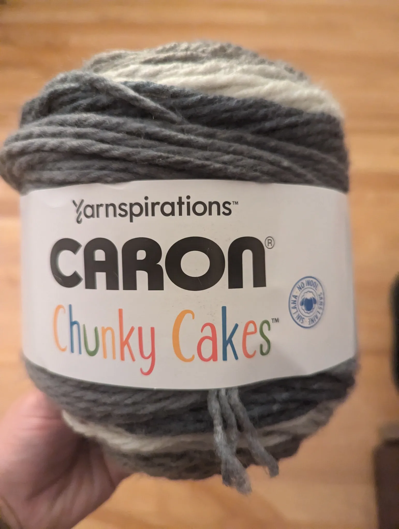 Grey & white yarn photo 1
