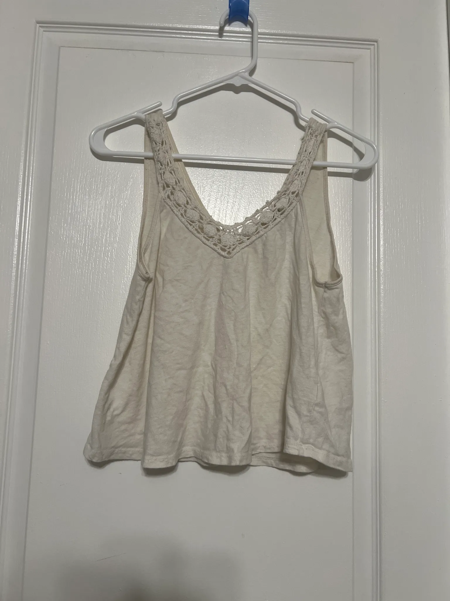 August: Lace Edged Flowy Tank Top Size S photo 1