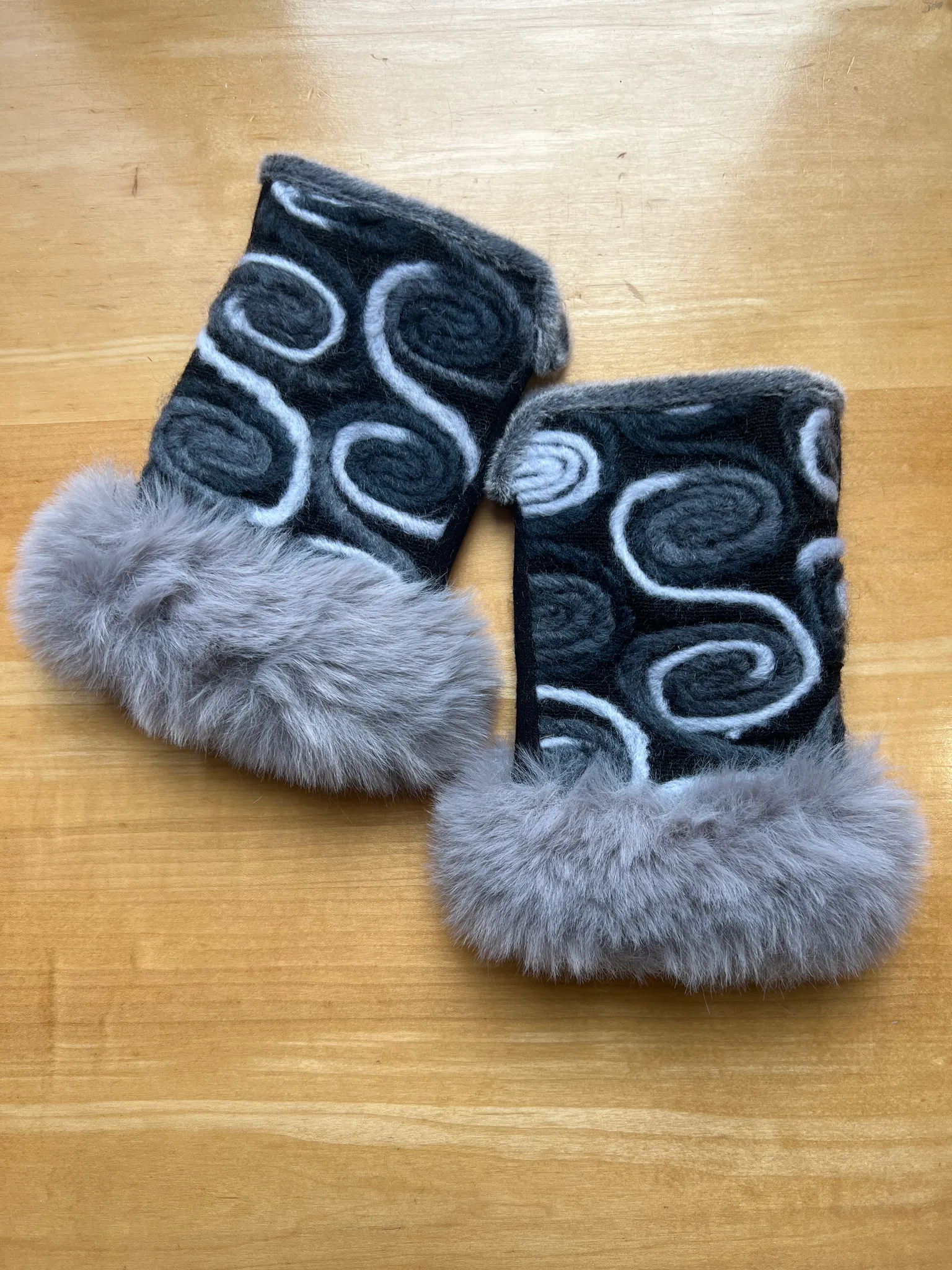 Fingerless Gloves NWOT photo 1