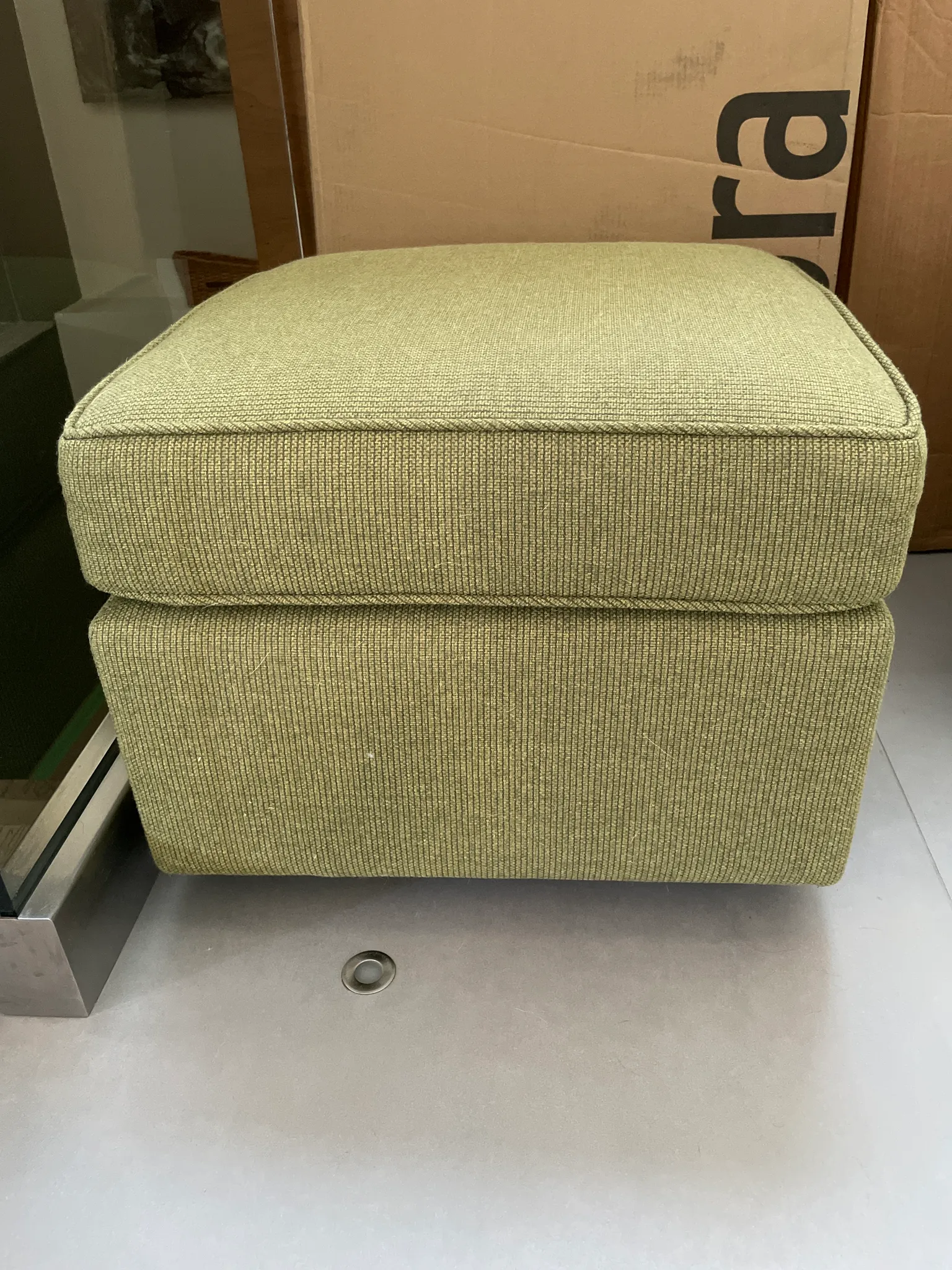 Padded green ottoman  photo 1