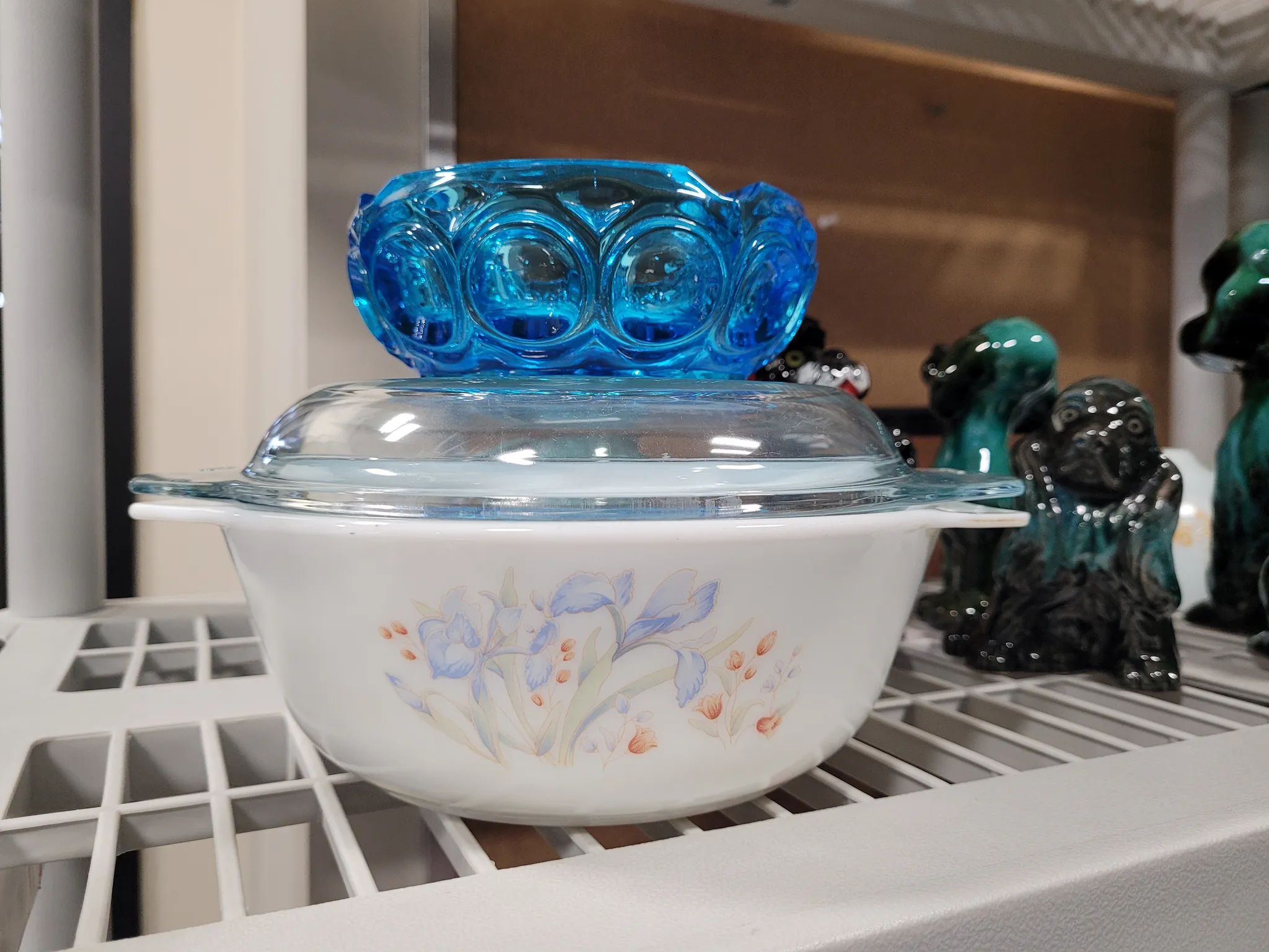 Lidded pyrex dish photo 1