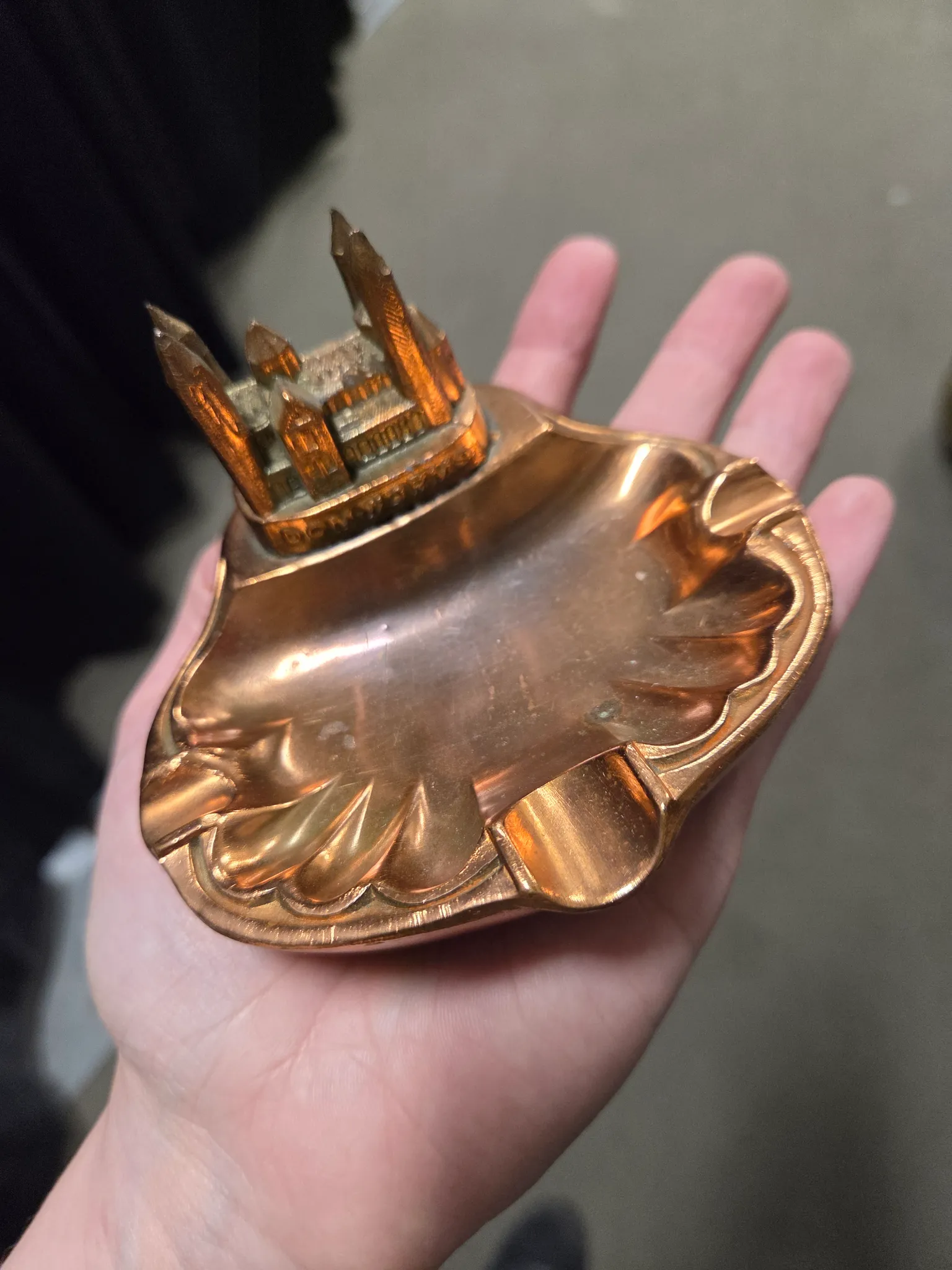 Castle coin holder / ashtray photo 1