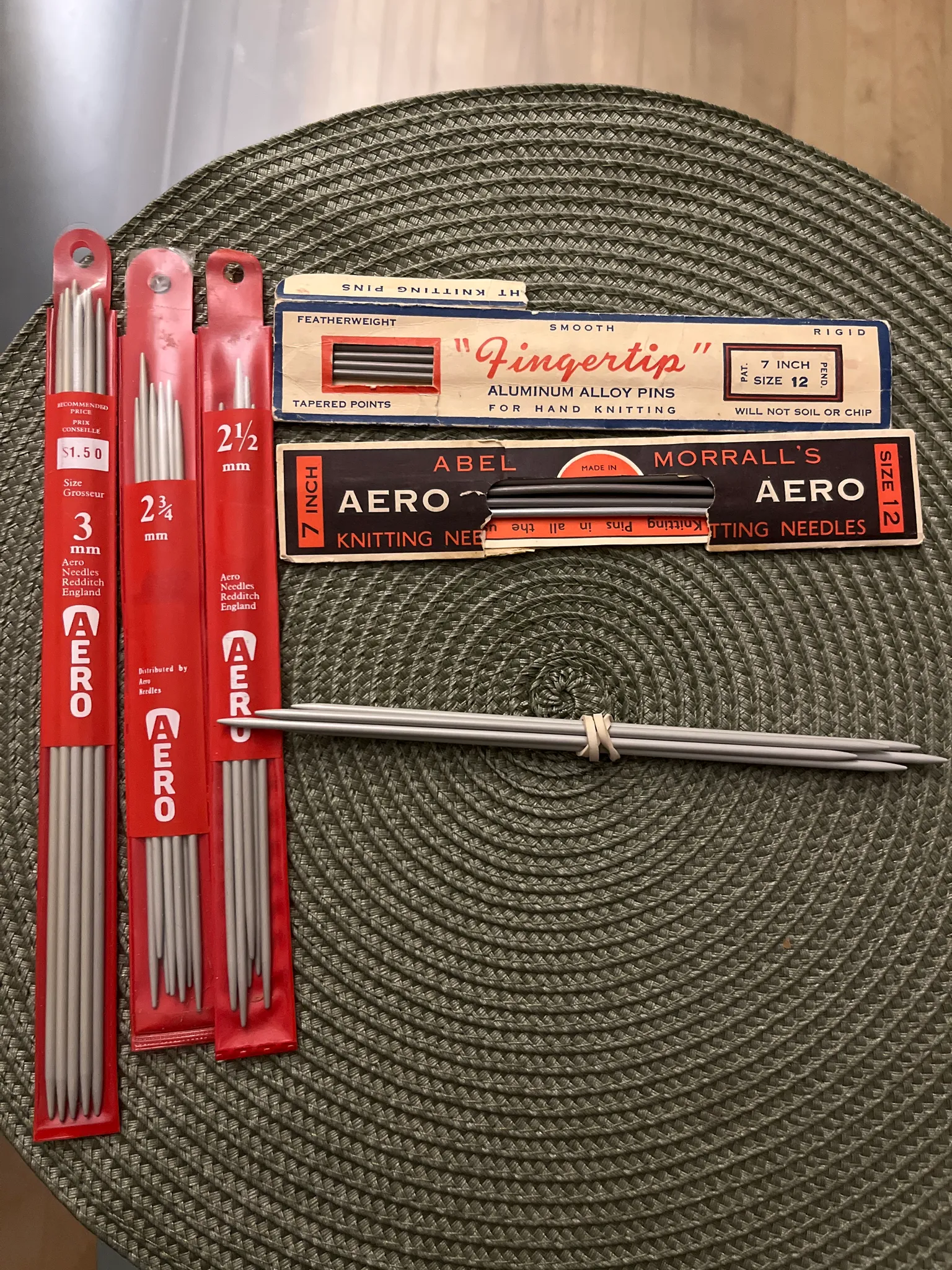 Knitting needles photo 1